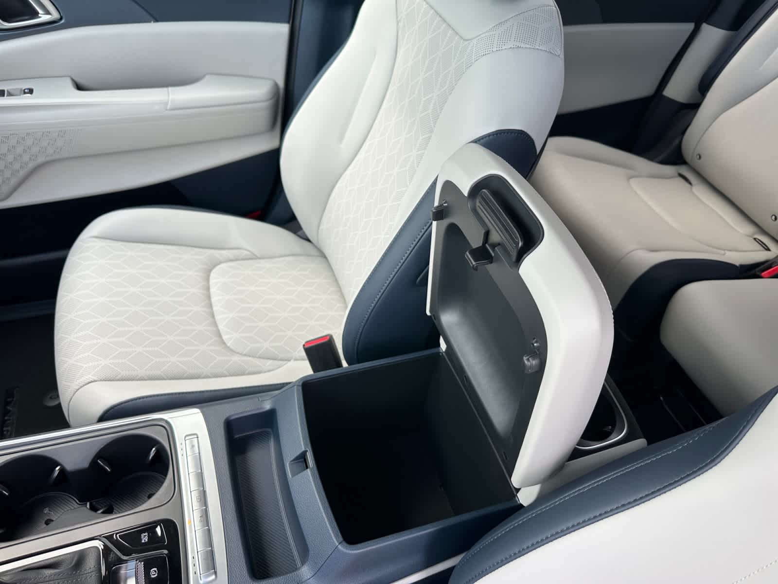 New 2026 Kia Carnival MPV Van