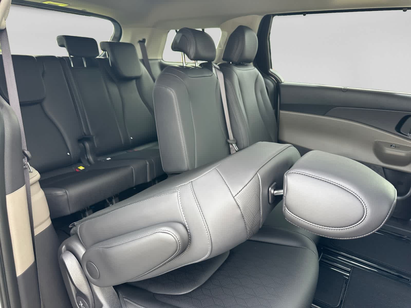 New 2026 Kia Carnival MPV Van