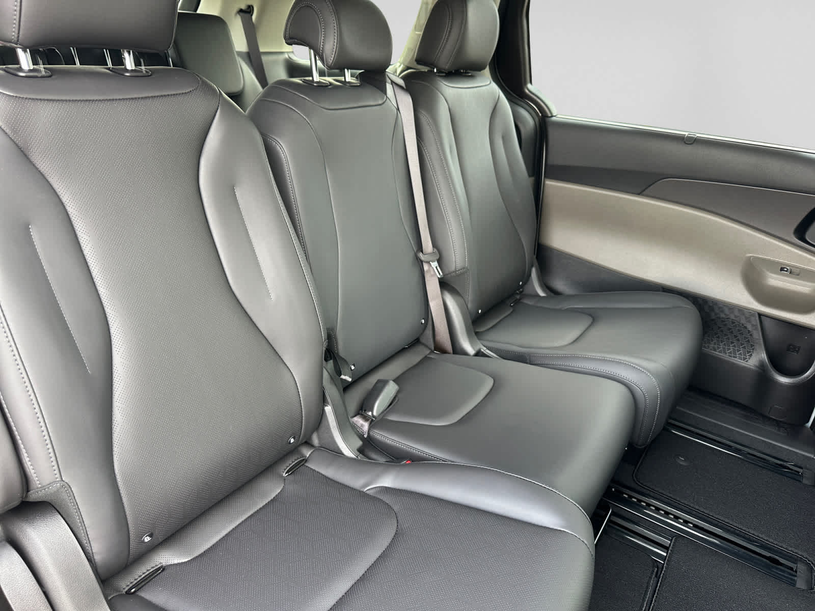 New 2026 Kia Carnival MPV Van