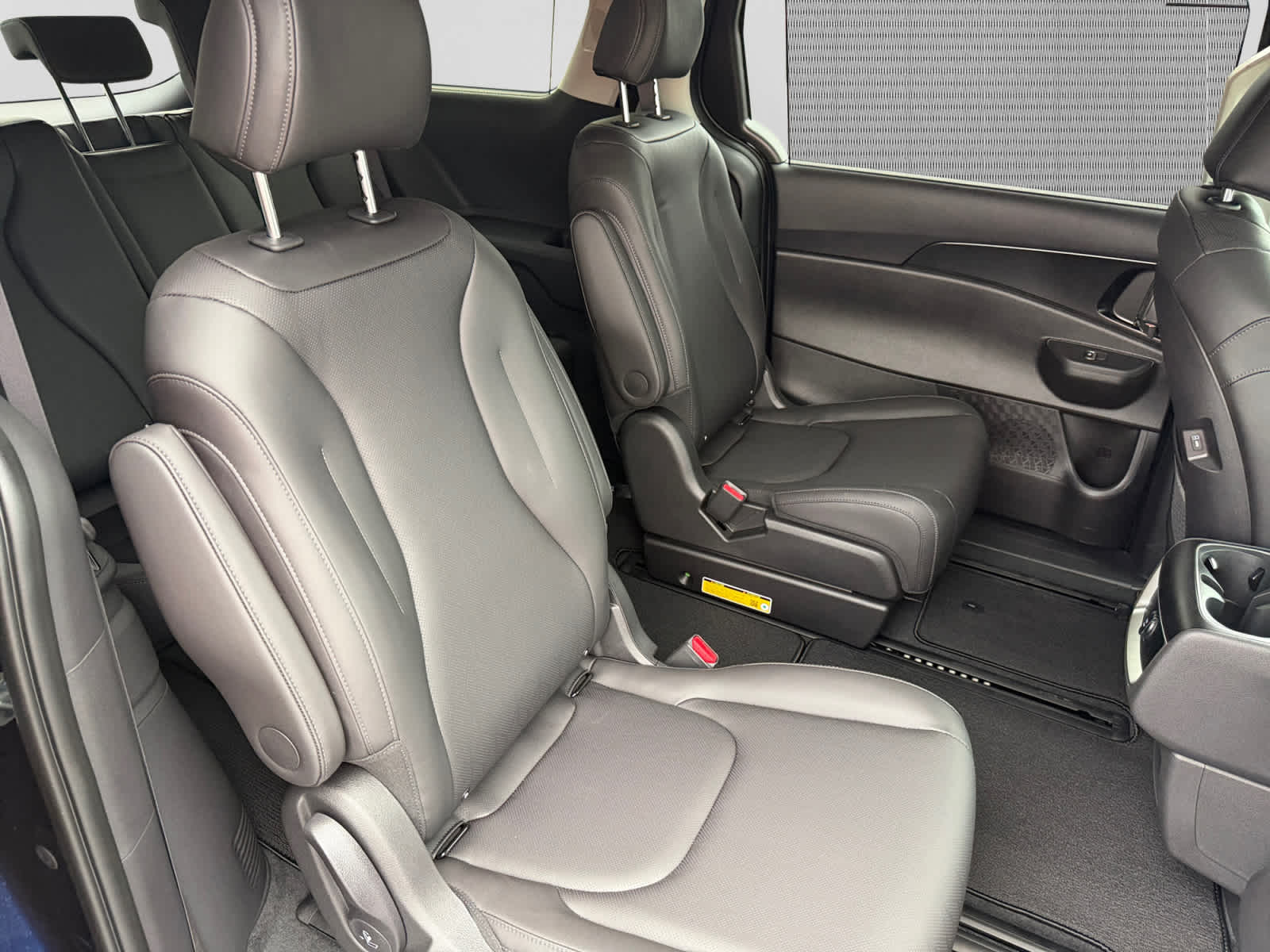 New 2027 Kia Carnival MPV Hybrid Van