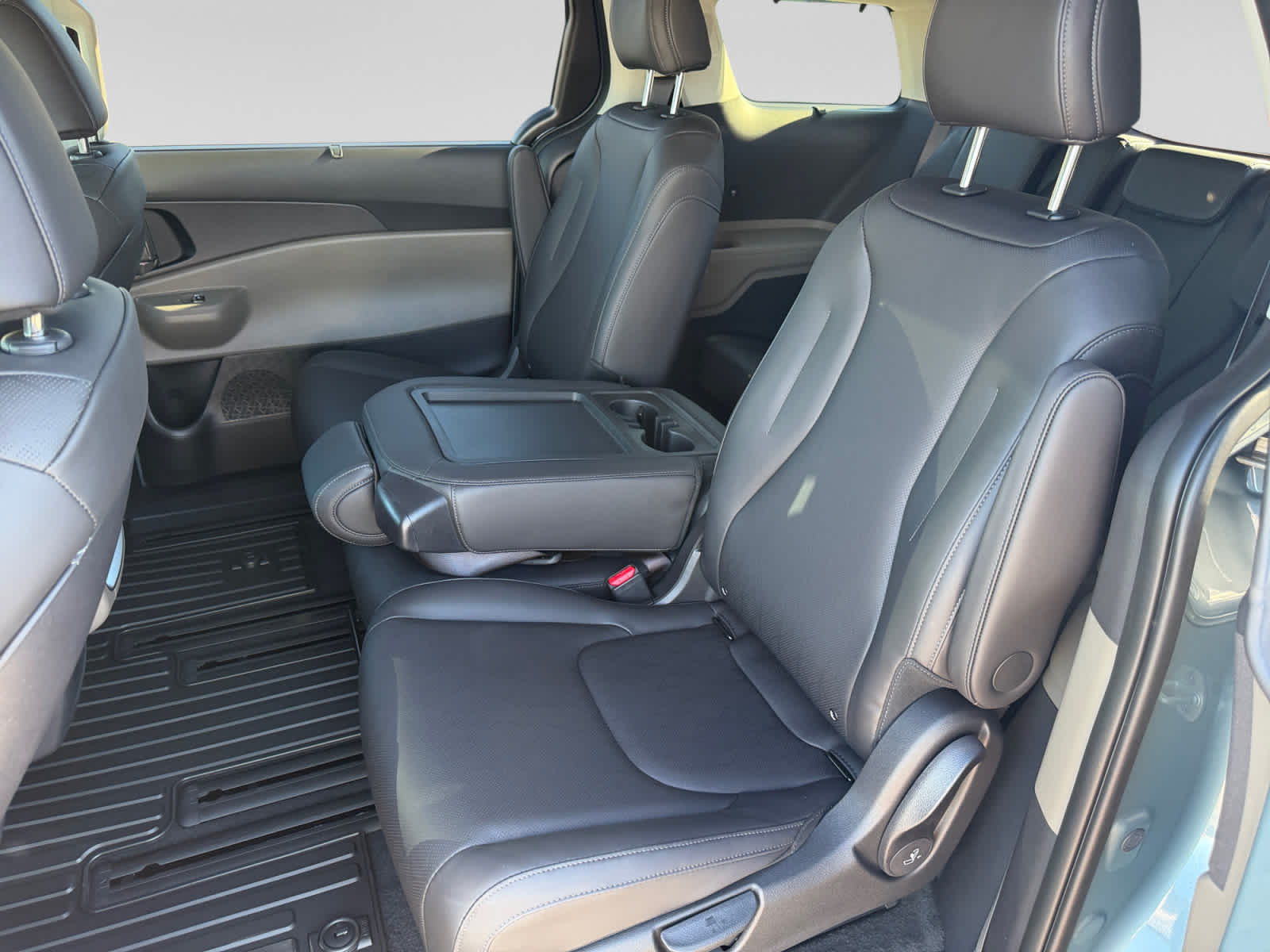 New 2027 Kia Carnival MPV Hybrid Van