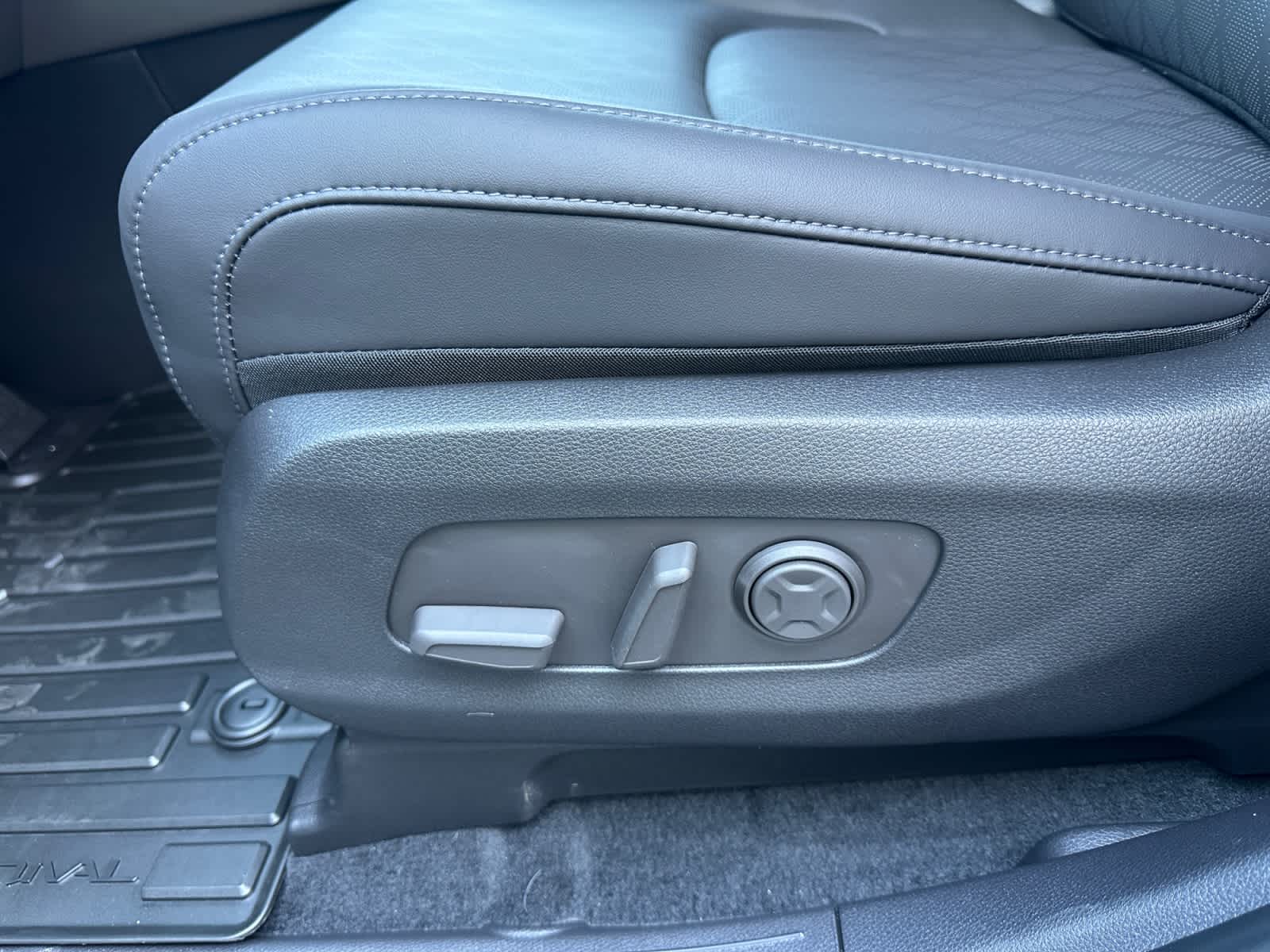 New 2027 Kia Carnival MPV Hybrid Van