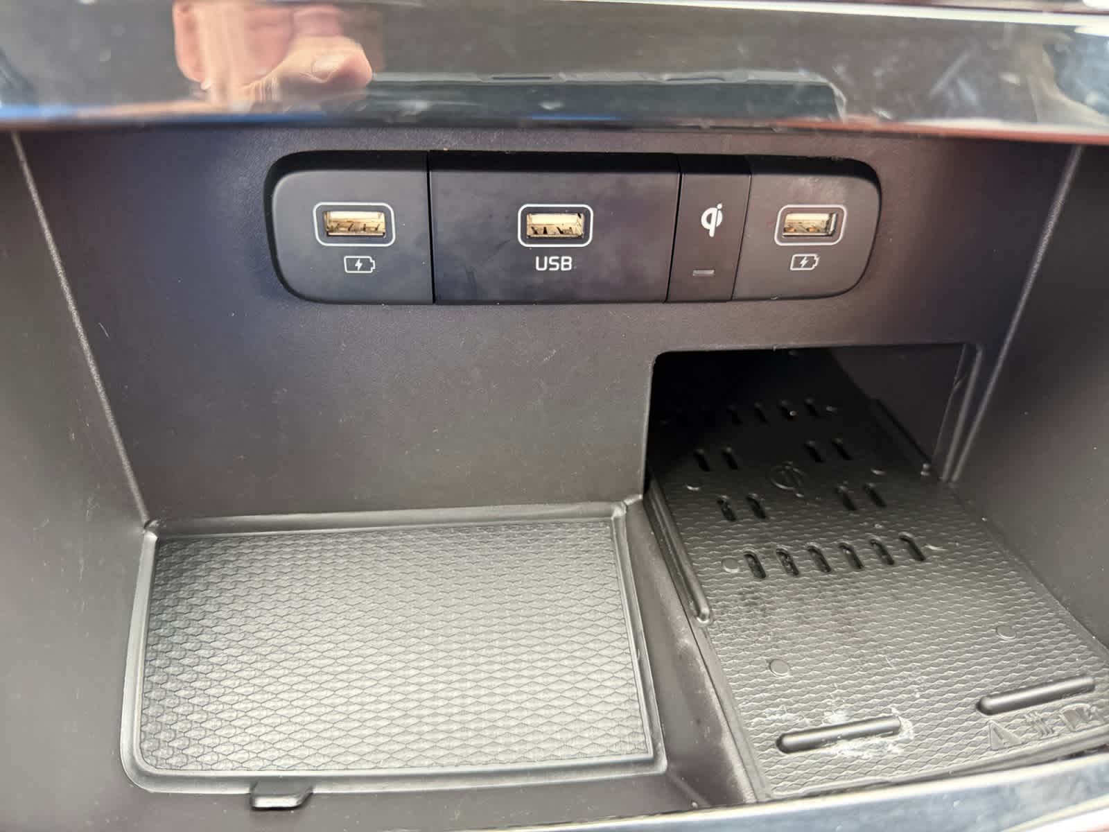 Used 2024 Kia Carnival Van