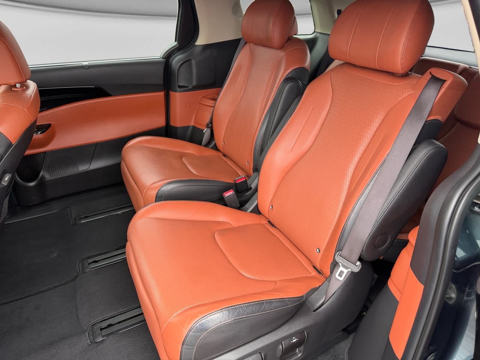 Used 2024 Kia Carnival Van