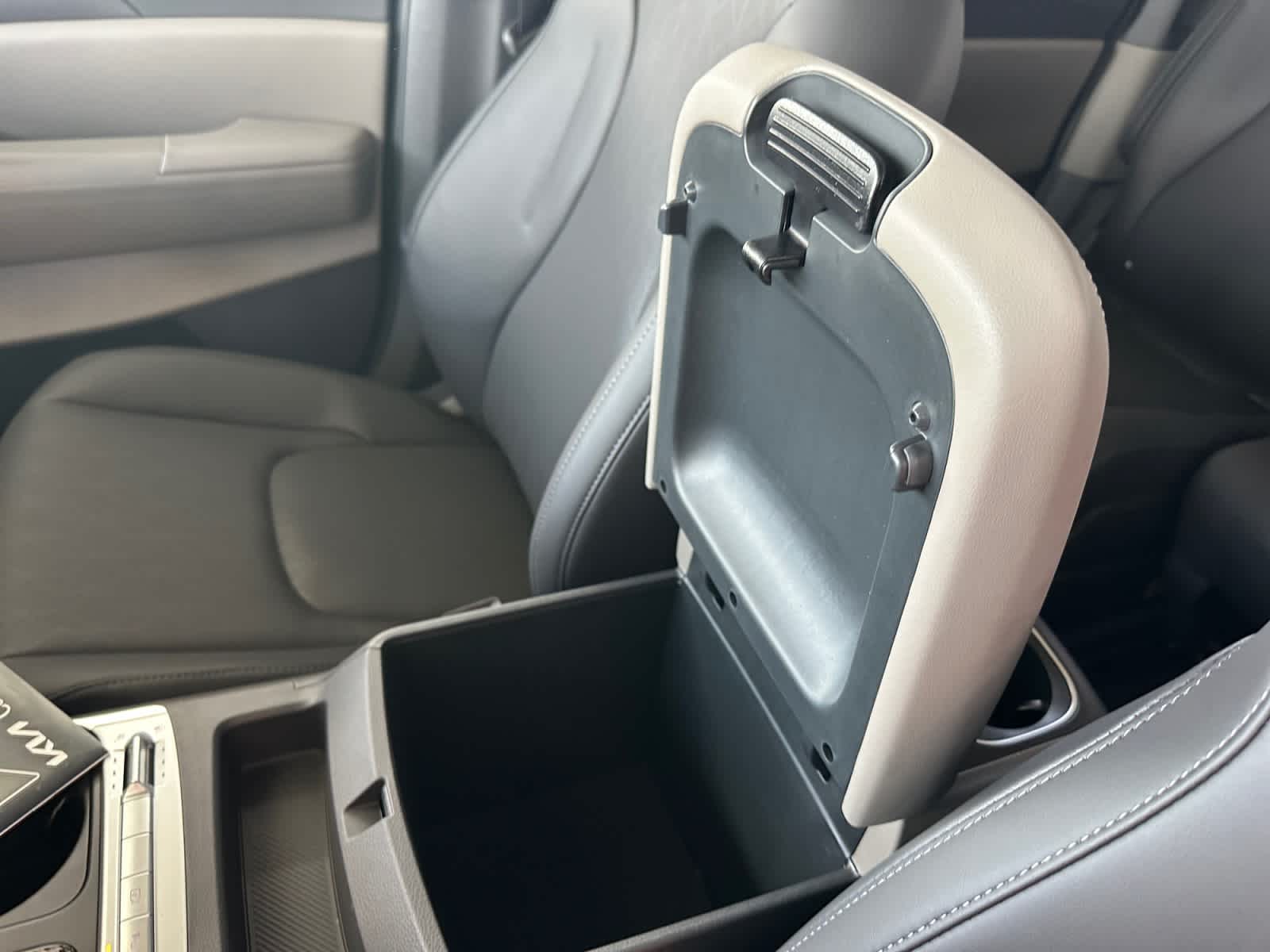 New 2026 Kia Carnival MPV Van