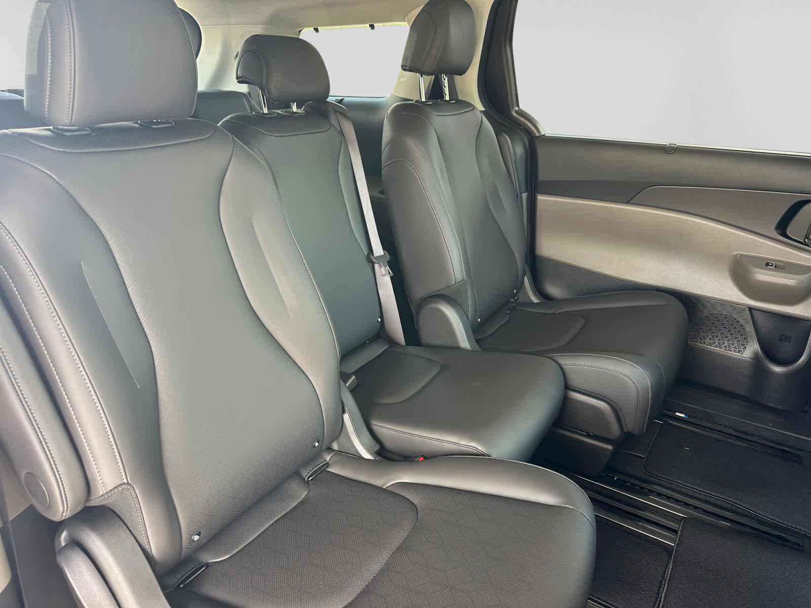 New 2026 Kia Carnival MPV Van