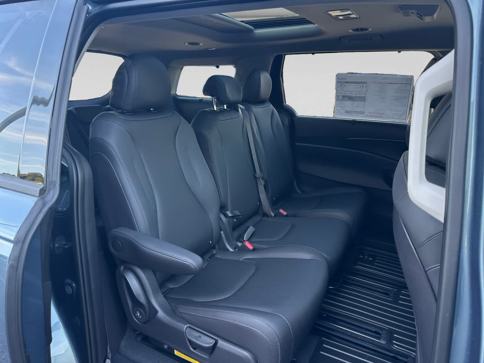 New 2027 Kia Carnival MPV Van