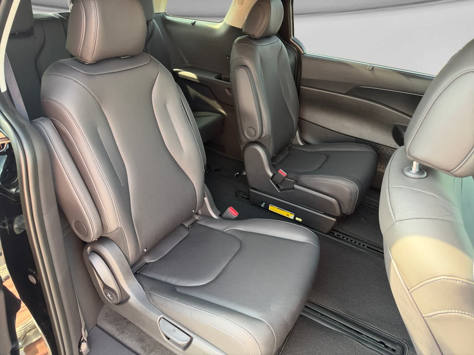 New 2027 Kia Carnival MPV Hybrid Van