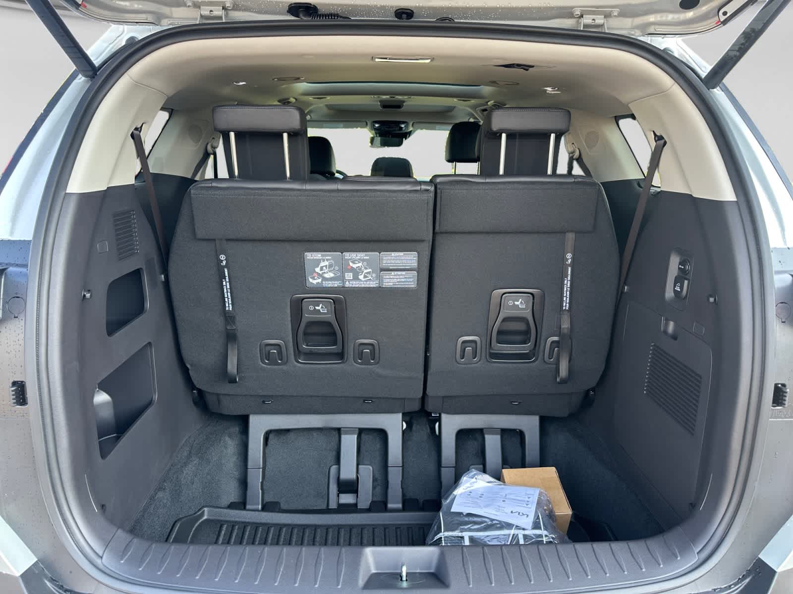 New 2027 Kia Carnival MPV Hybrid Van