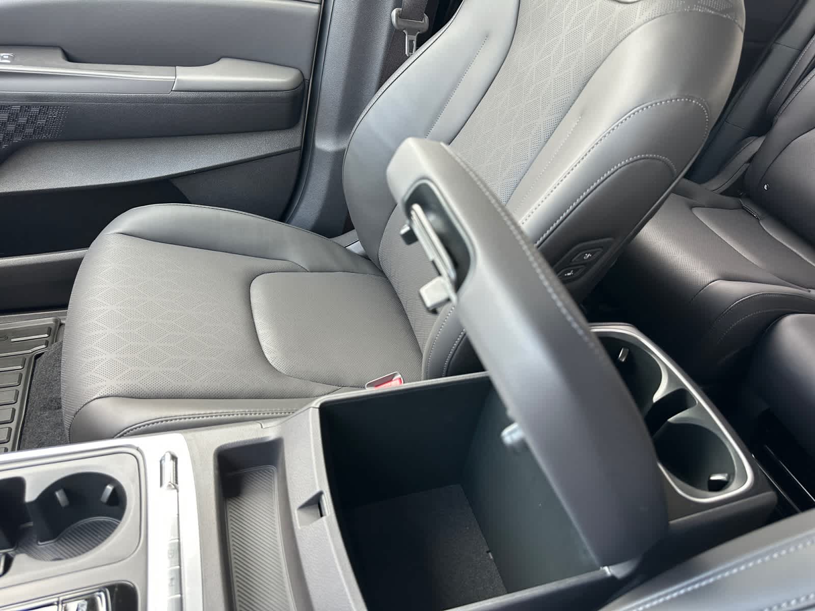 New 2027 Kia Carnival MPV Hybrid Van