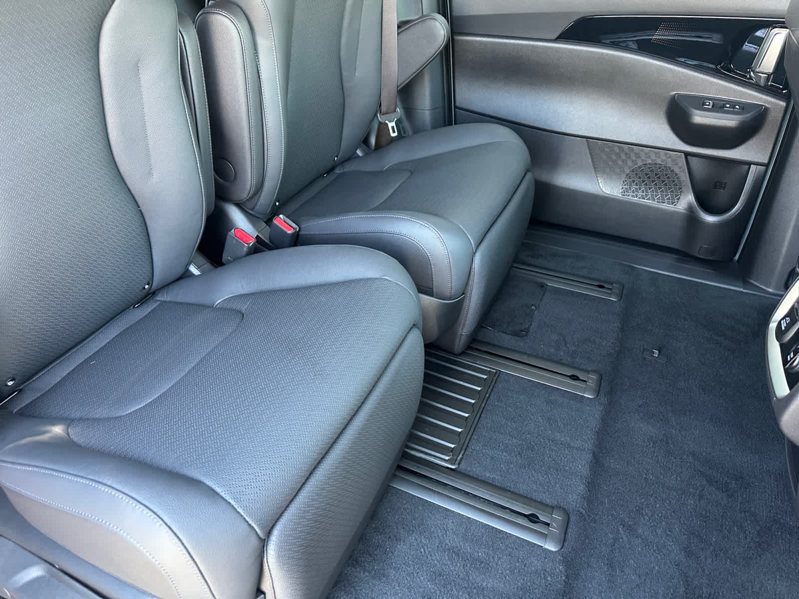 New 2027 Kia Carnival MPV Hybrid Van