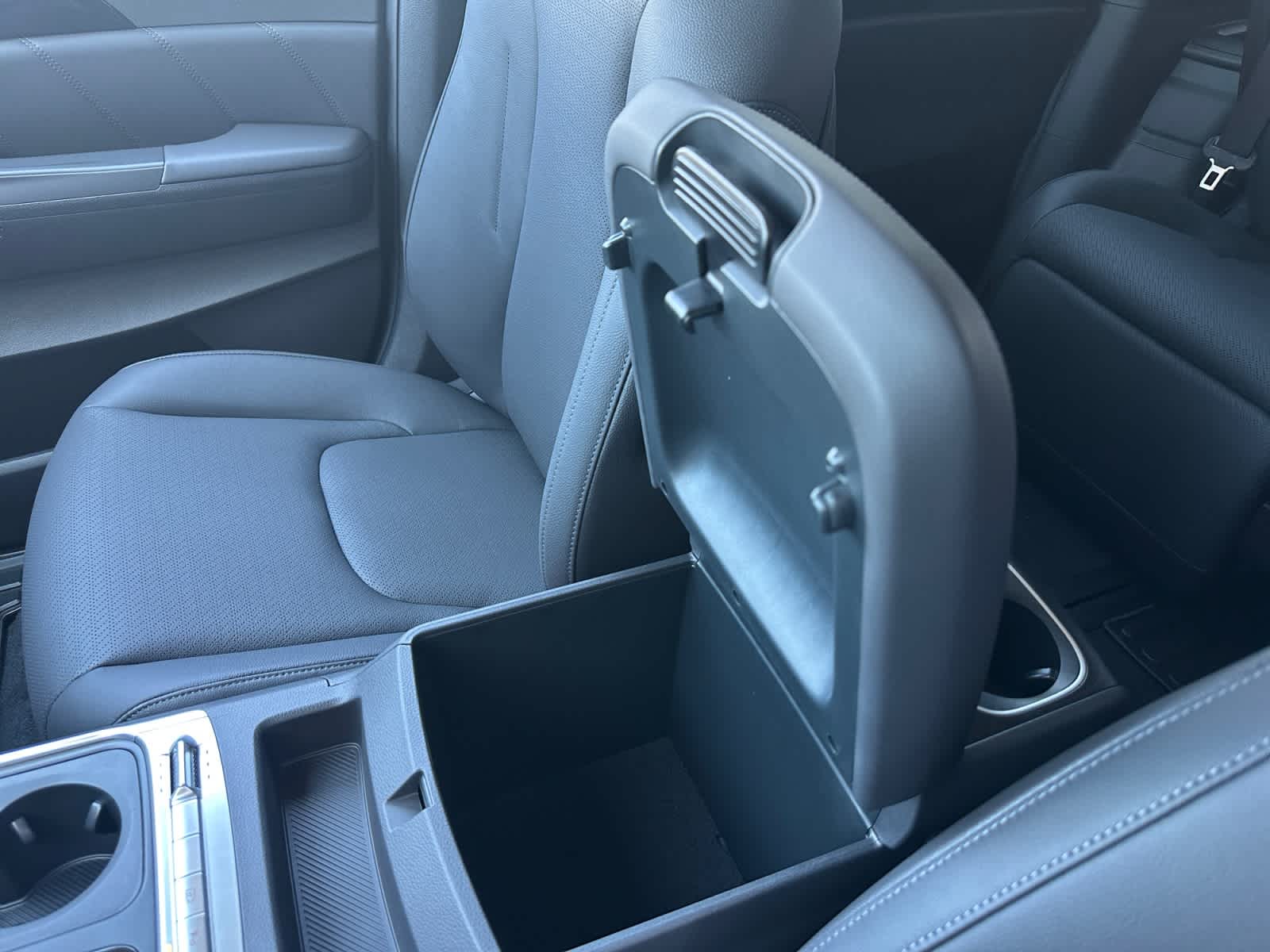 New 2027 Kia Carnival MPV Hybrid Van