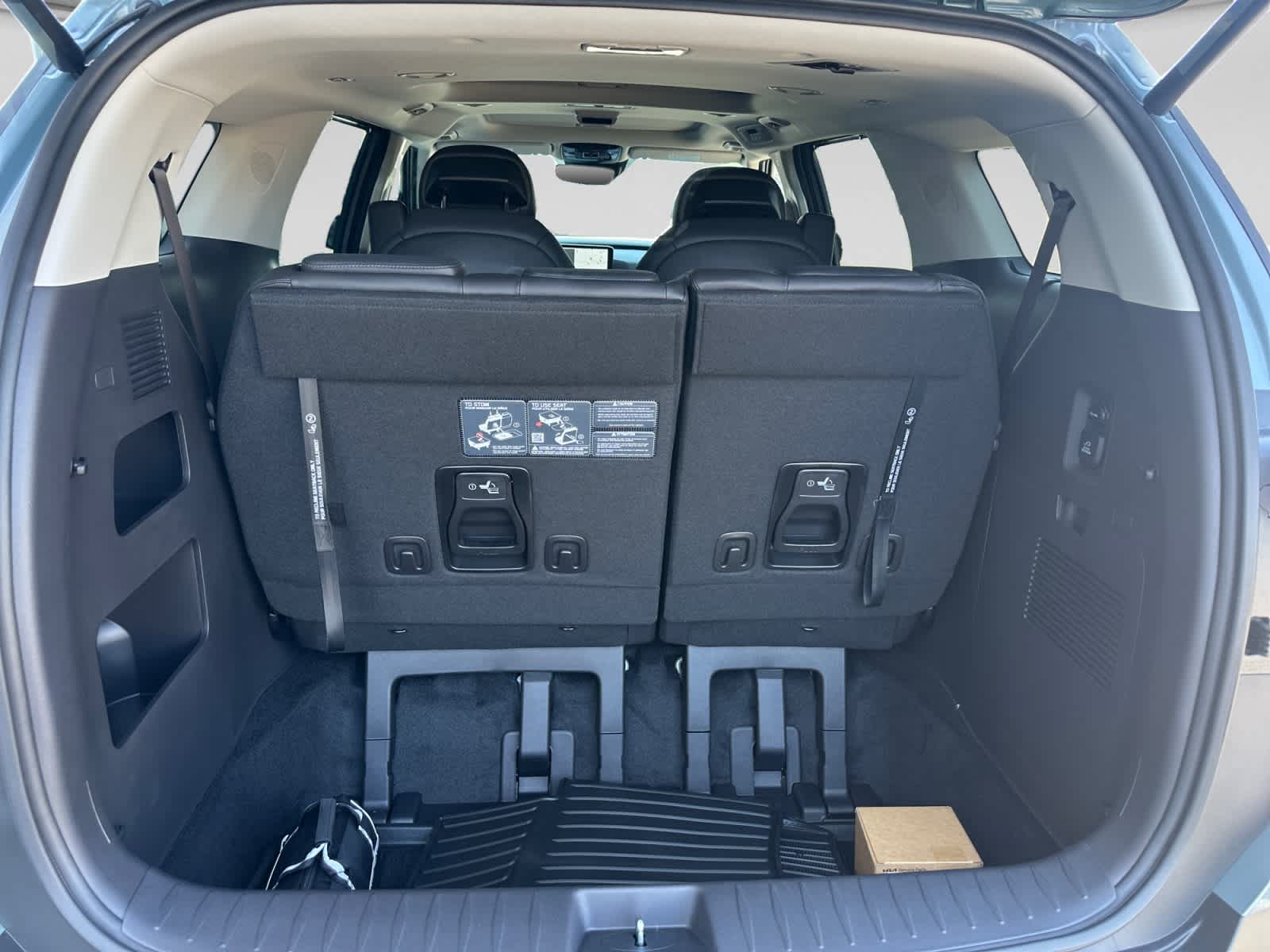 New 2027 Kia Carnival MPV Hybrid Van