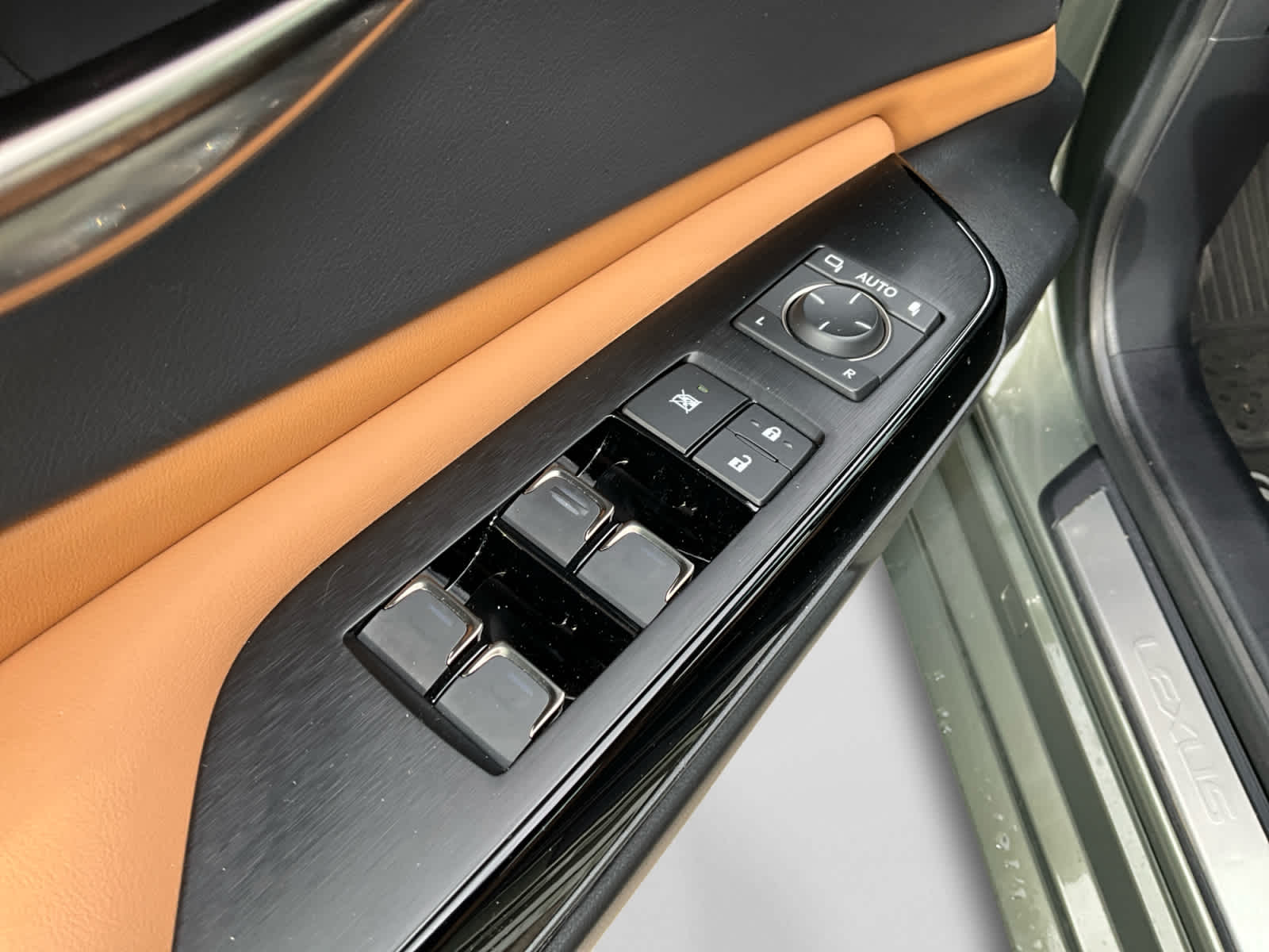Used 2024 Lexus ES 350 Sedan
