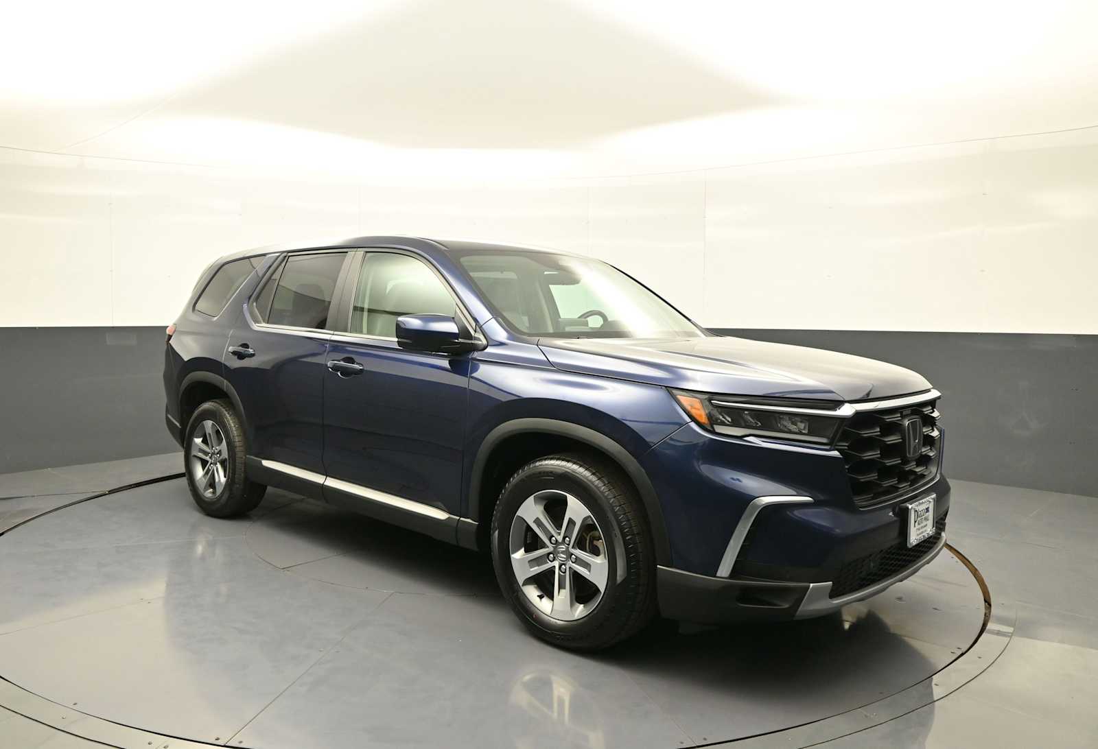 View vehicle photo 4