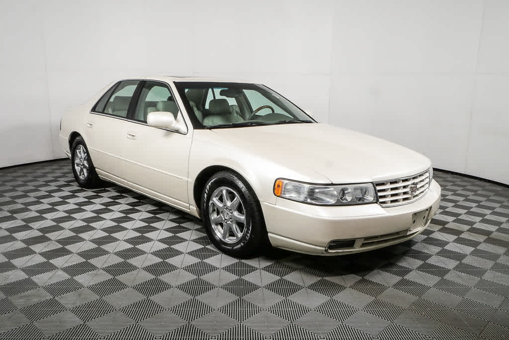 White Diamond 2002 Cadillac Seville STS FWD Sedan Front-Wheel Drive Automatic