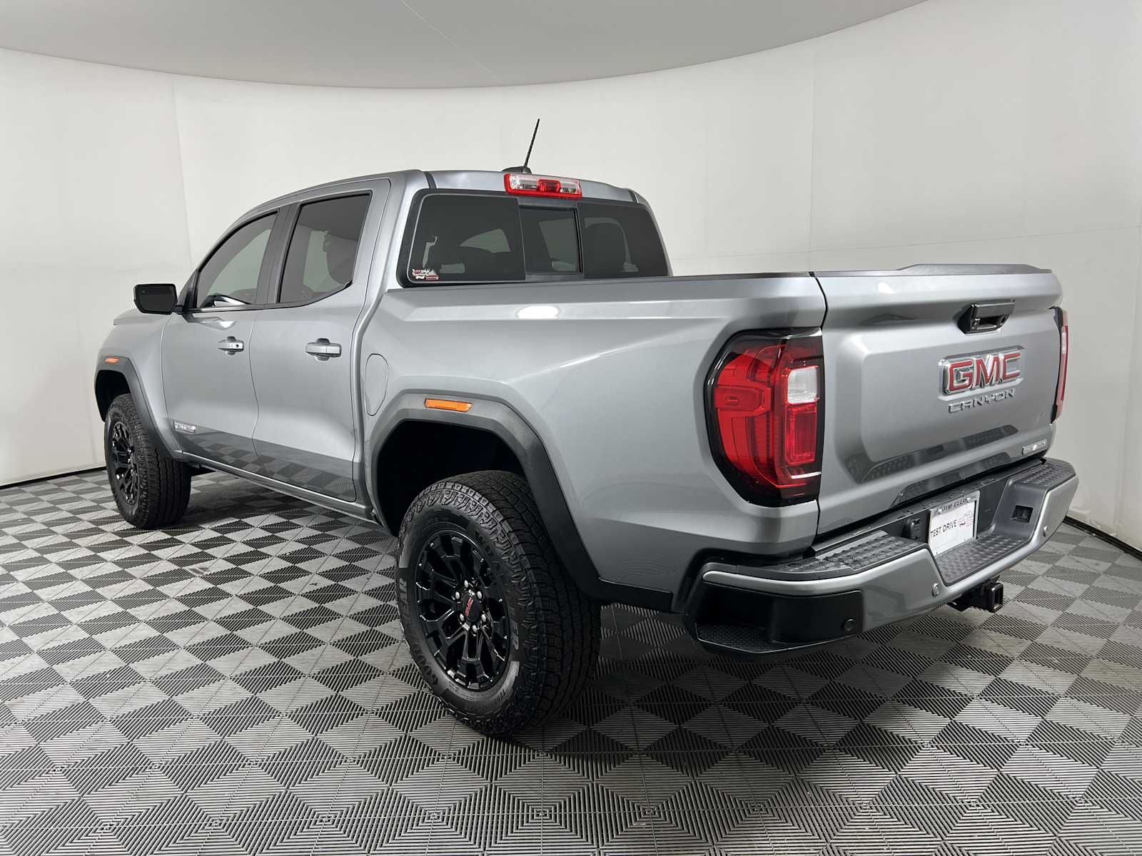 View vehicle photo 4