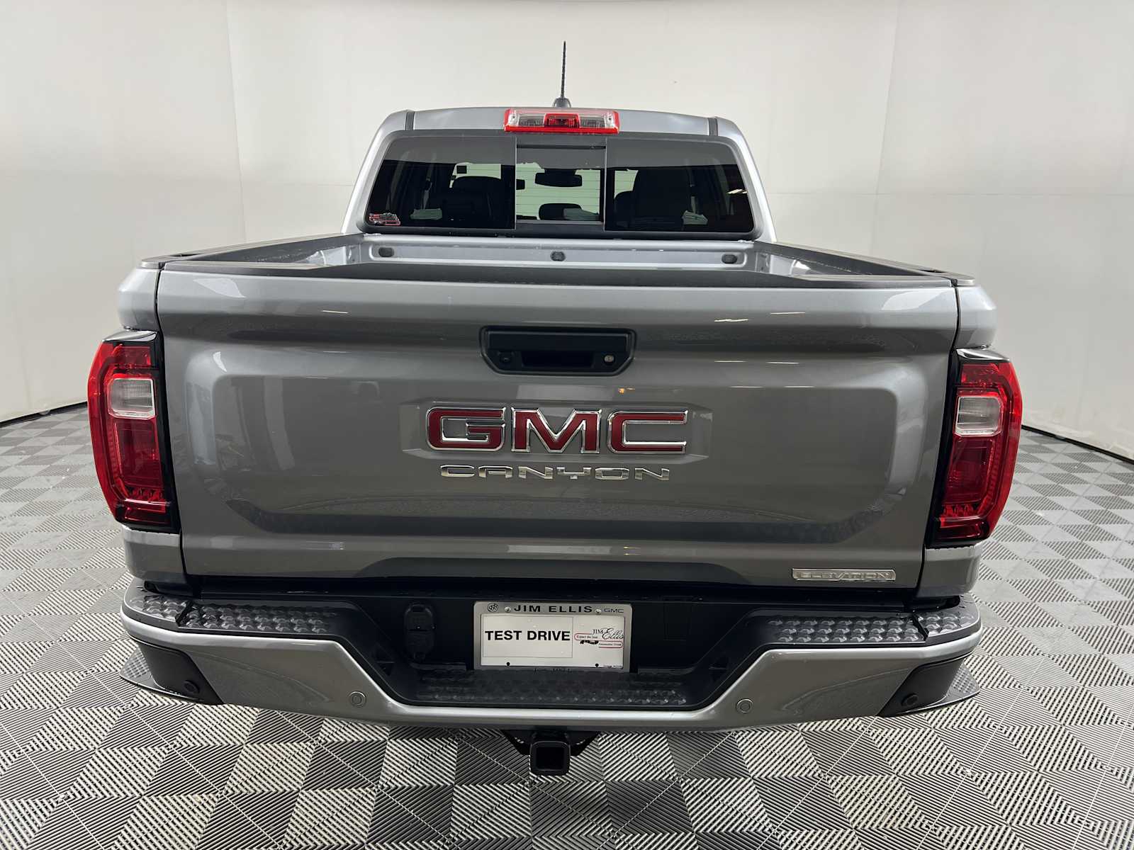 View vehicle photo 5