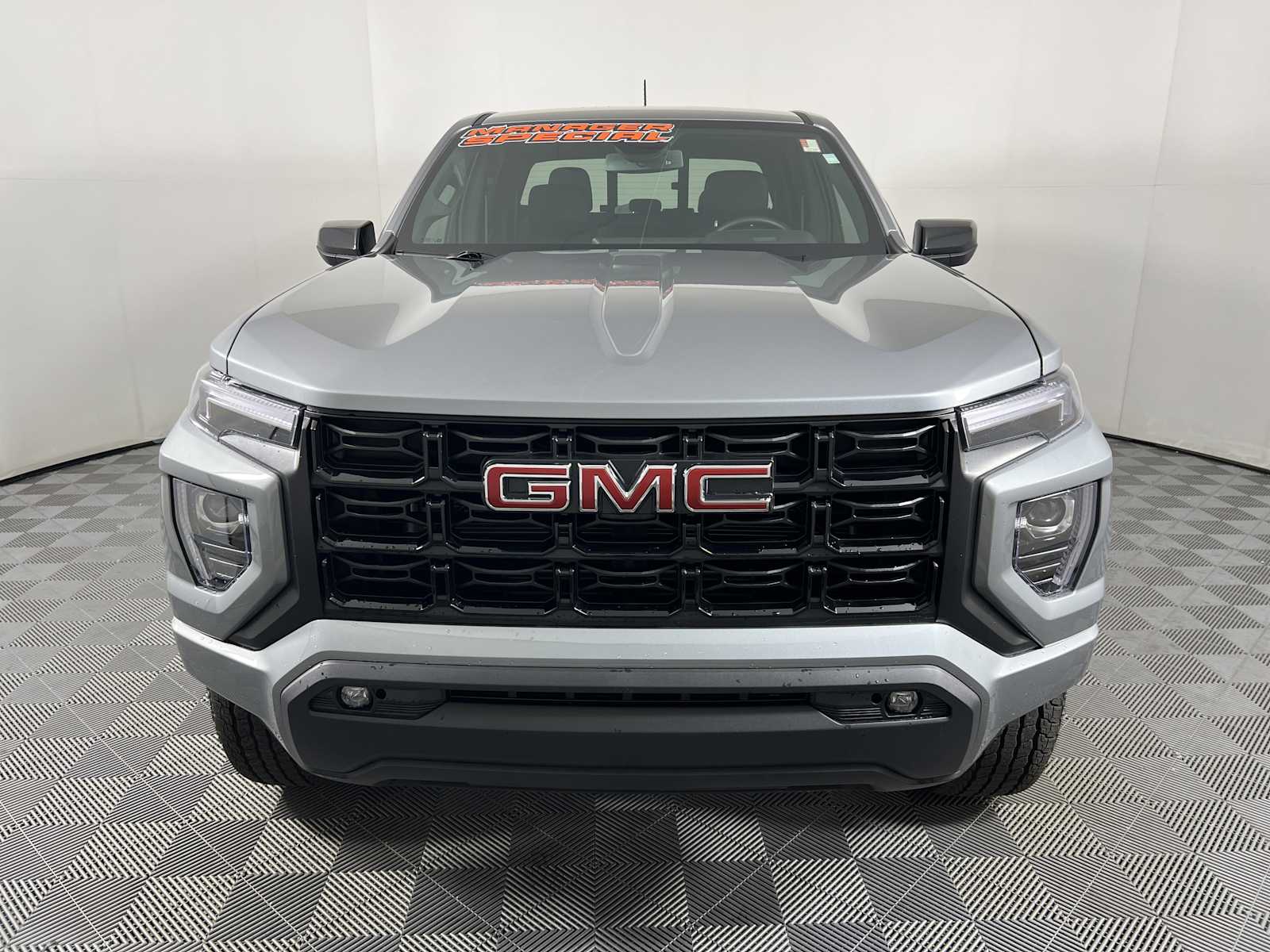 View vehicle photo 2