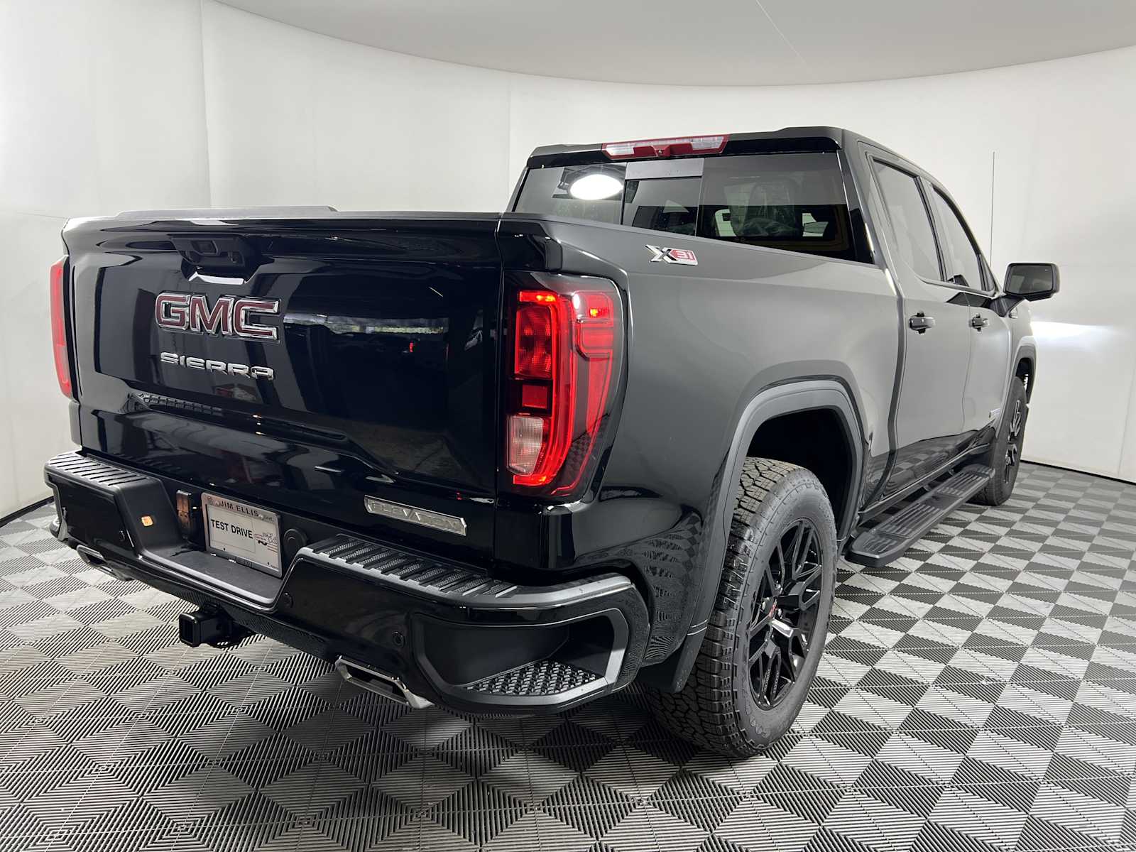 View vehicle photo 7