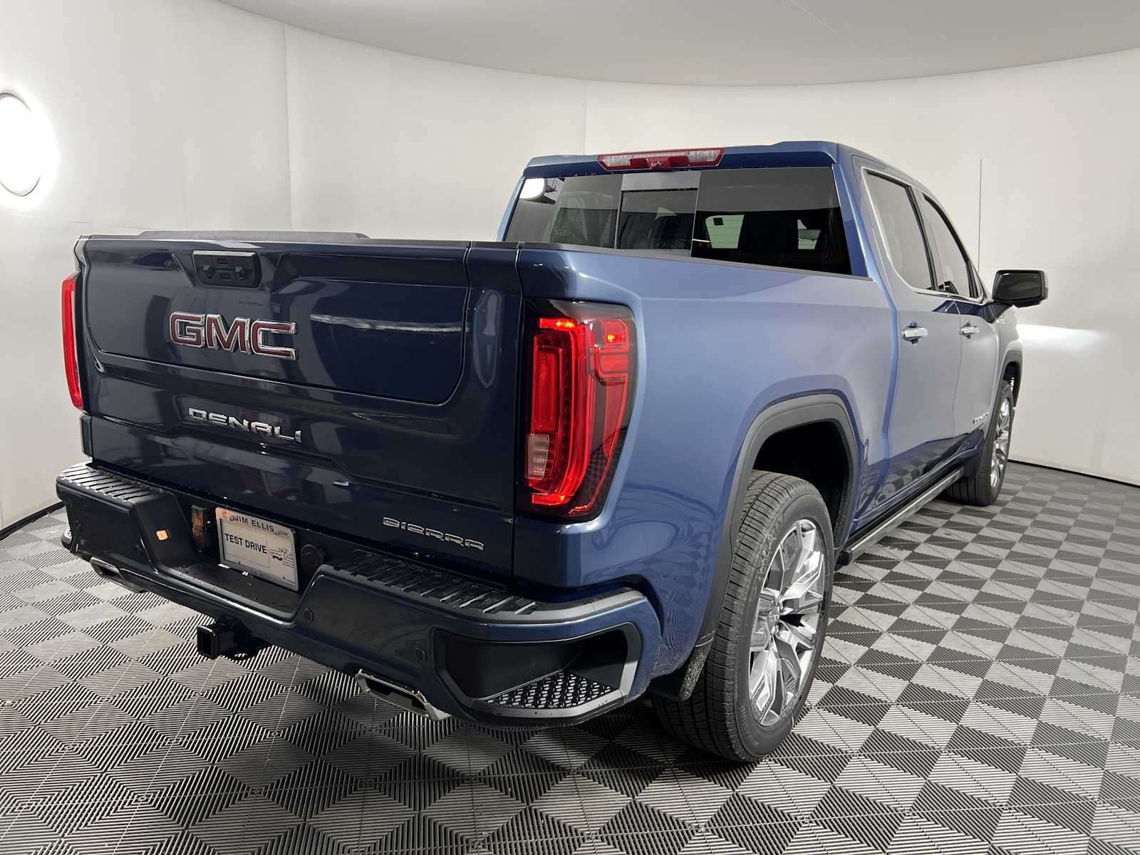 View vehicle photo 7