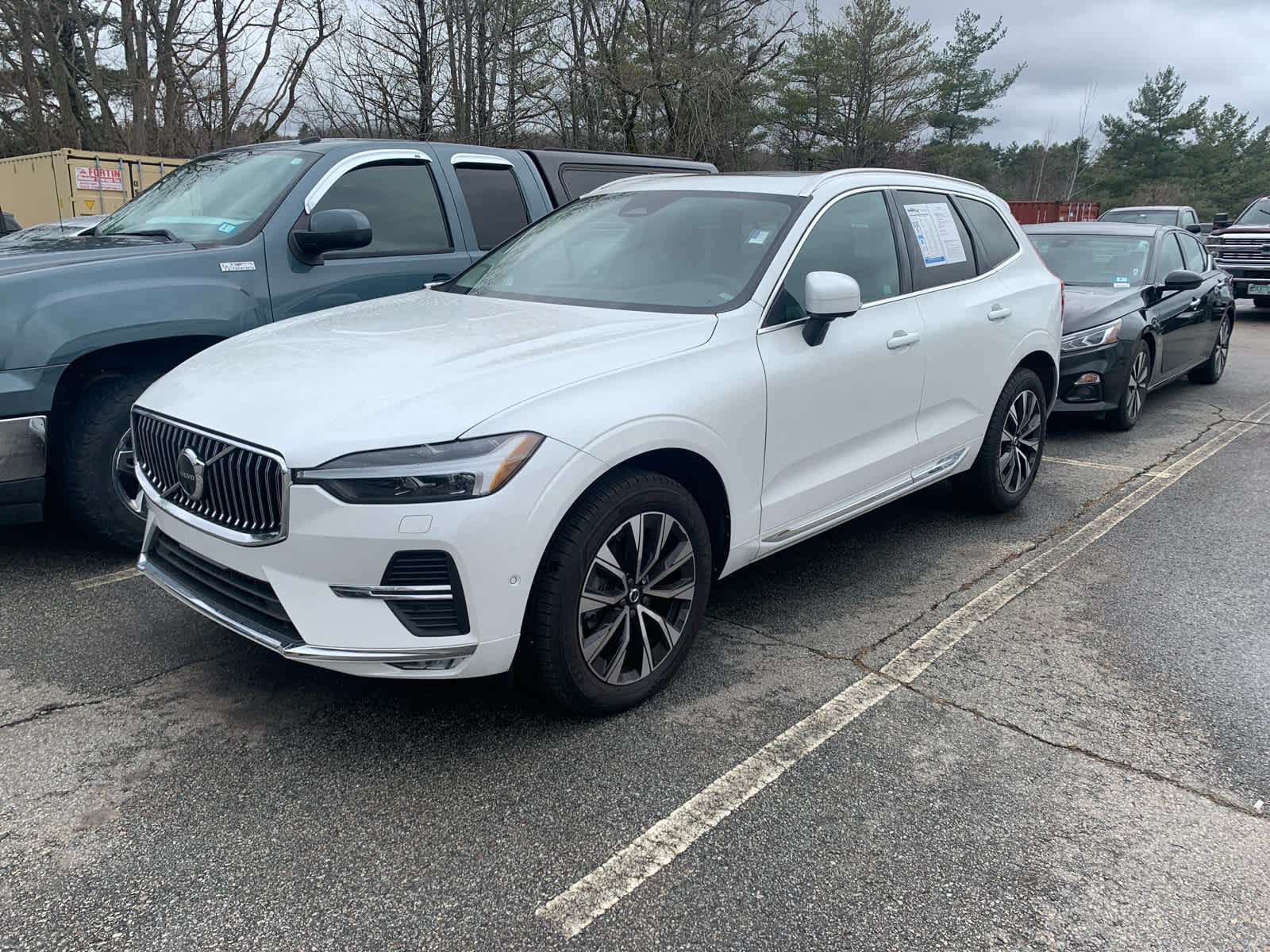 Crystal White Metallic 2023 Volvo XC60 B5 Plus Bright Theme AWD SUV / Crossover All-Wheel Drive 8-Speed Automatic