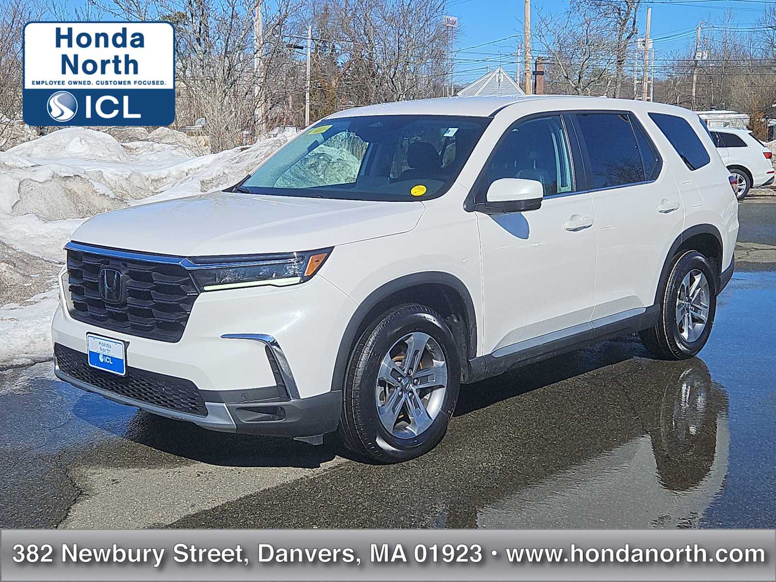 2023 Honda Pilot EX-L AWD with Captains Chairs