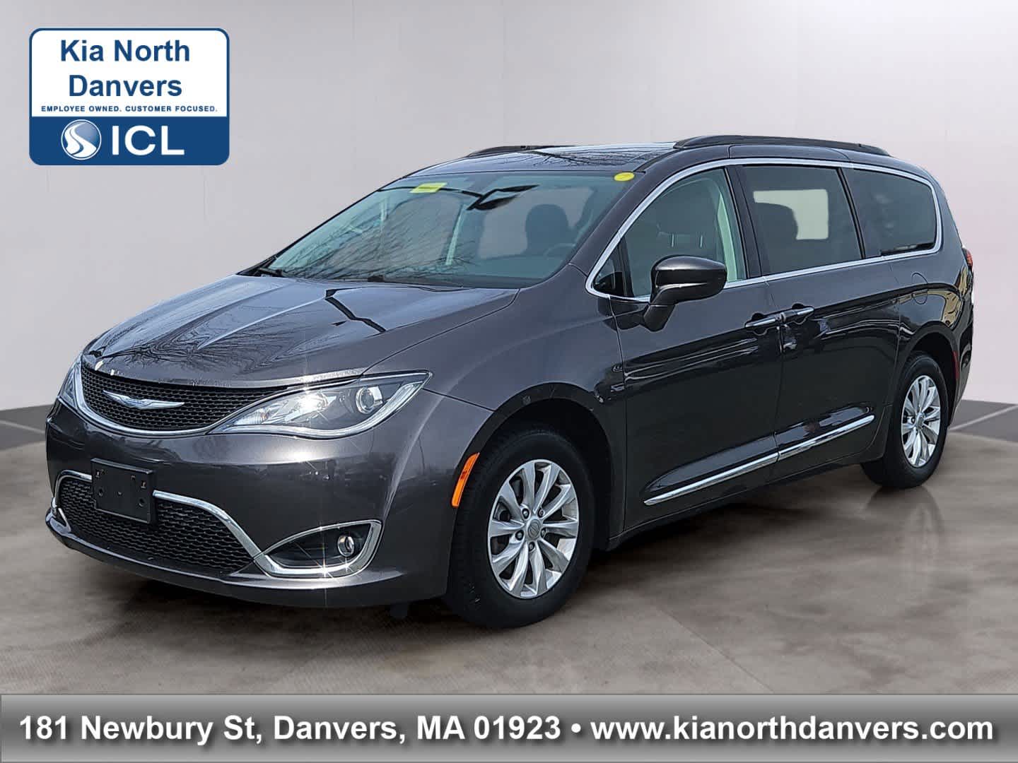 Gray (Granite Crystal Metallic Clearcoat) 2017 Chrysler Pacifica Touring L FWD Minivan Front-Wheel Drive 9-Speed Automatic