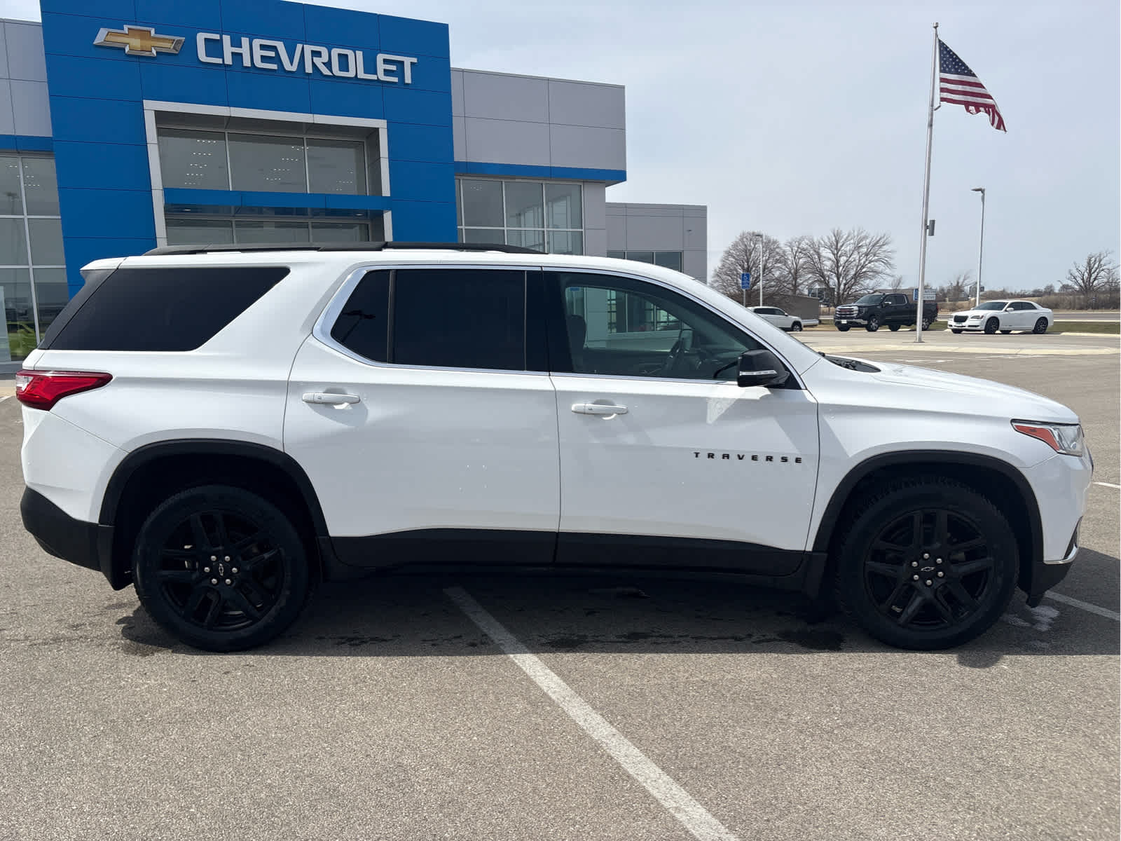 Used 2019 Chevrolet Traverse 1LT with VIN 1GNEVGKW4KJ257507 for sale in Rochester, Minnesota