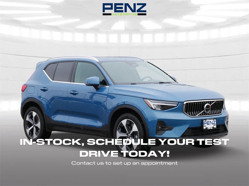 2025 Volvo XC40 B5 Plus Bright Theme AWD