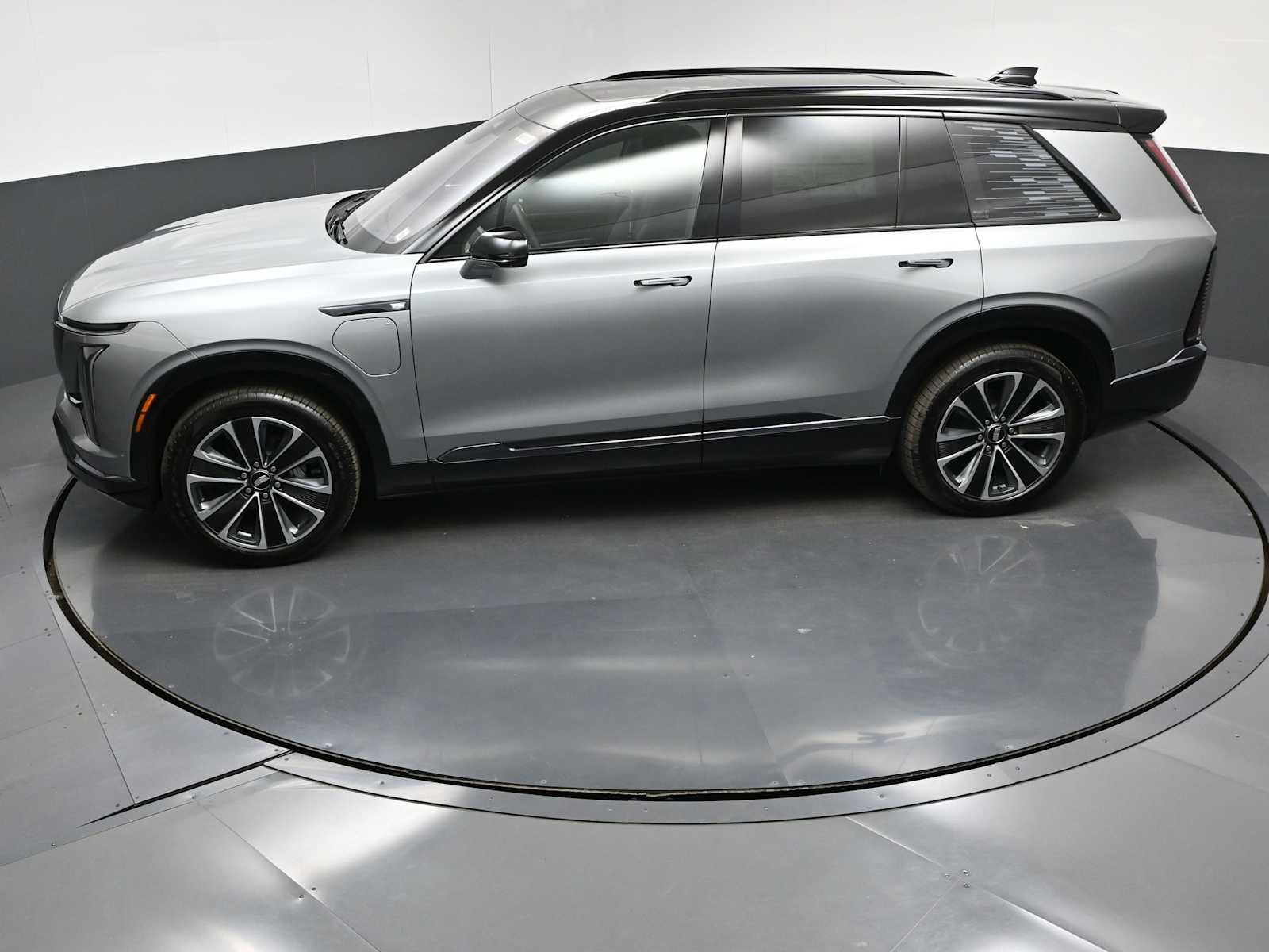 View vehicle photo 7