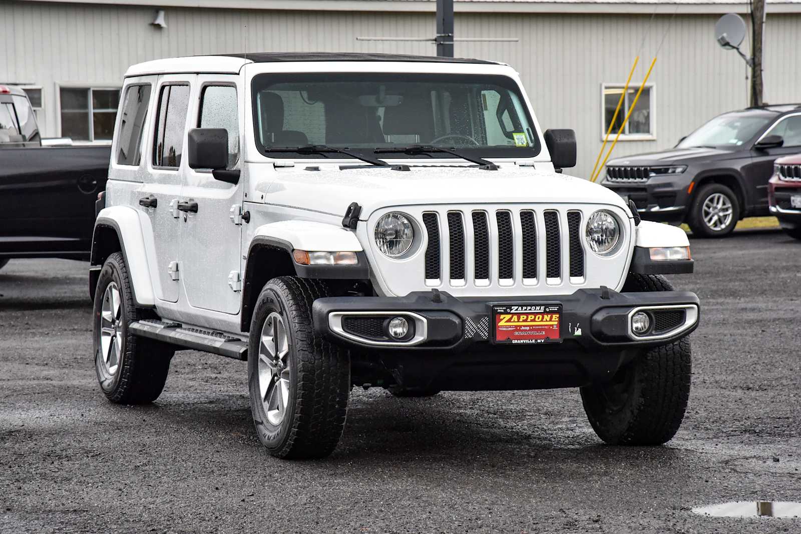 Bright White Clearcoat 2022 Jeep Wrangler Unlimited Sahara 4WD SUV / Crossover Four-Wheel Drive 6-Speed Manual