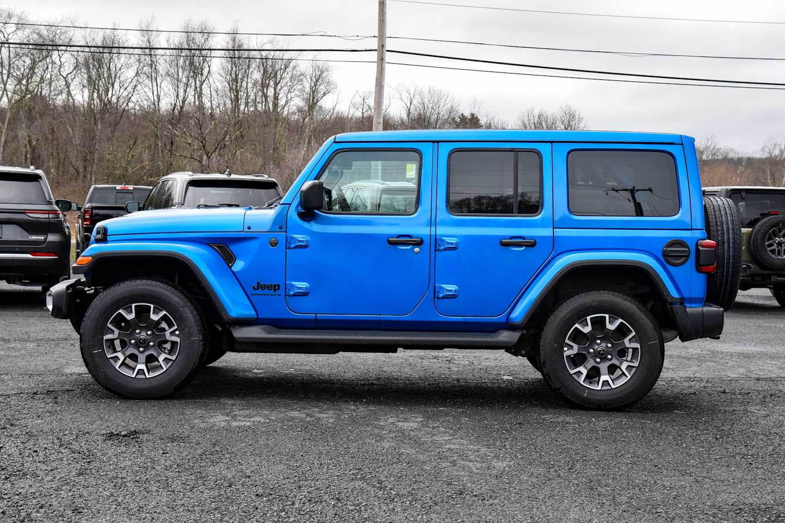 View vehicle photo 6