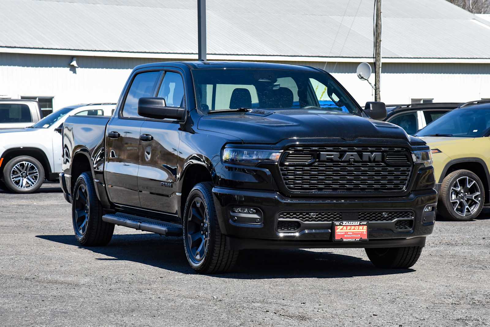 Diamond Black Crystal Pearlcoat 2026 RAM 1500 Express Crew Cab 4WD Pickup Truck Four-Wheel Drive 8-Speed Automatic
