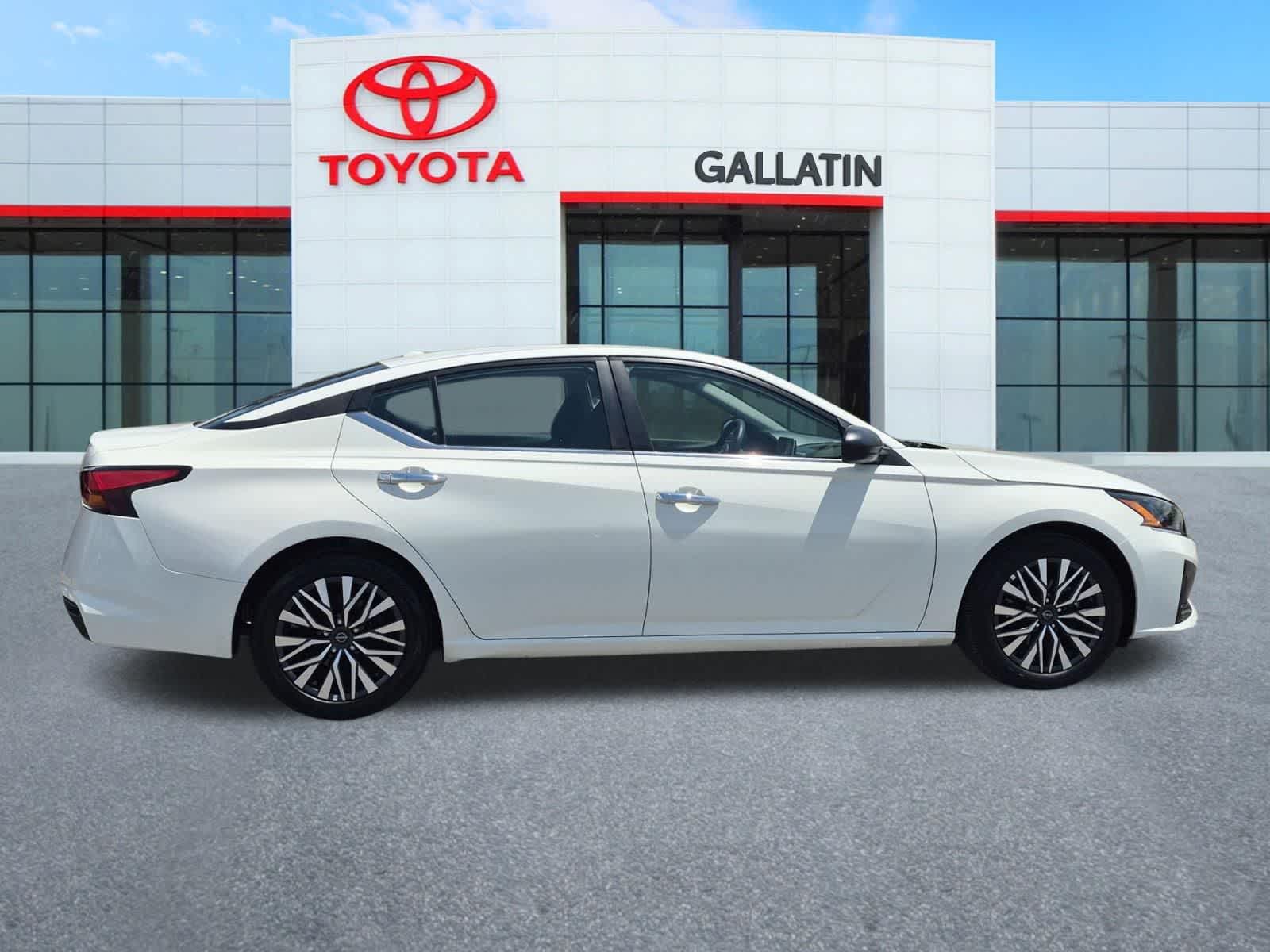 2025 Nissan Altima SV - Photo 9