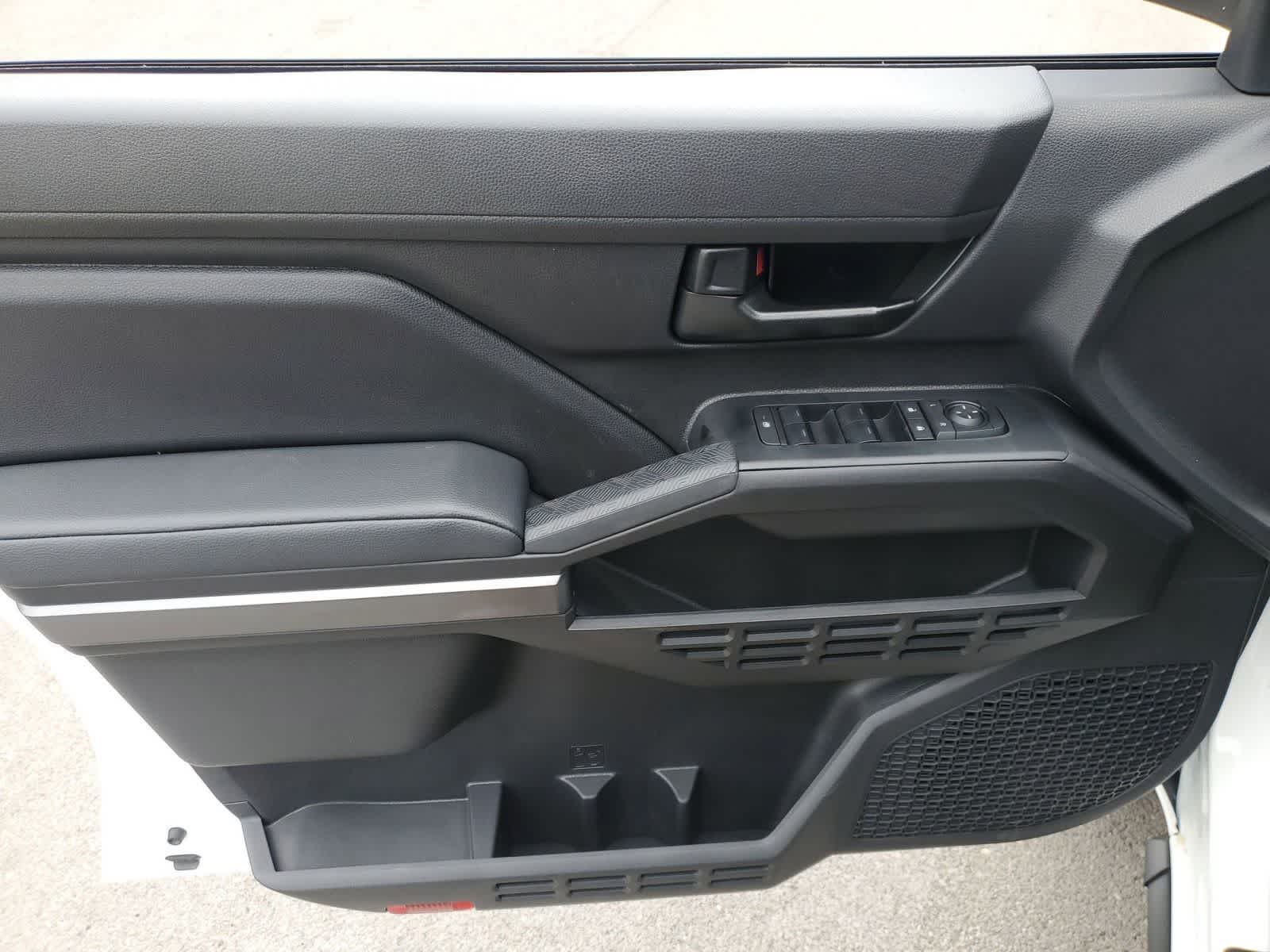2025 Toyota Tacoma SR5 - Photo 15