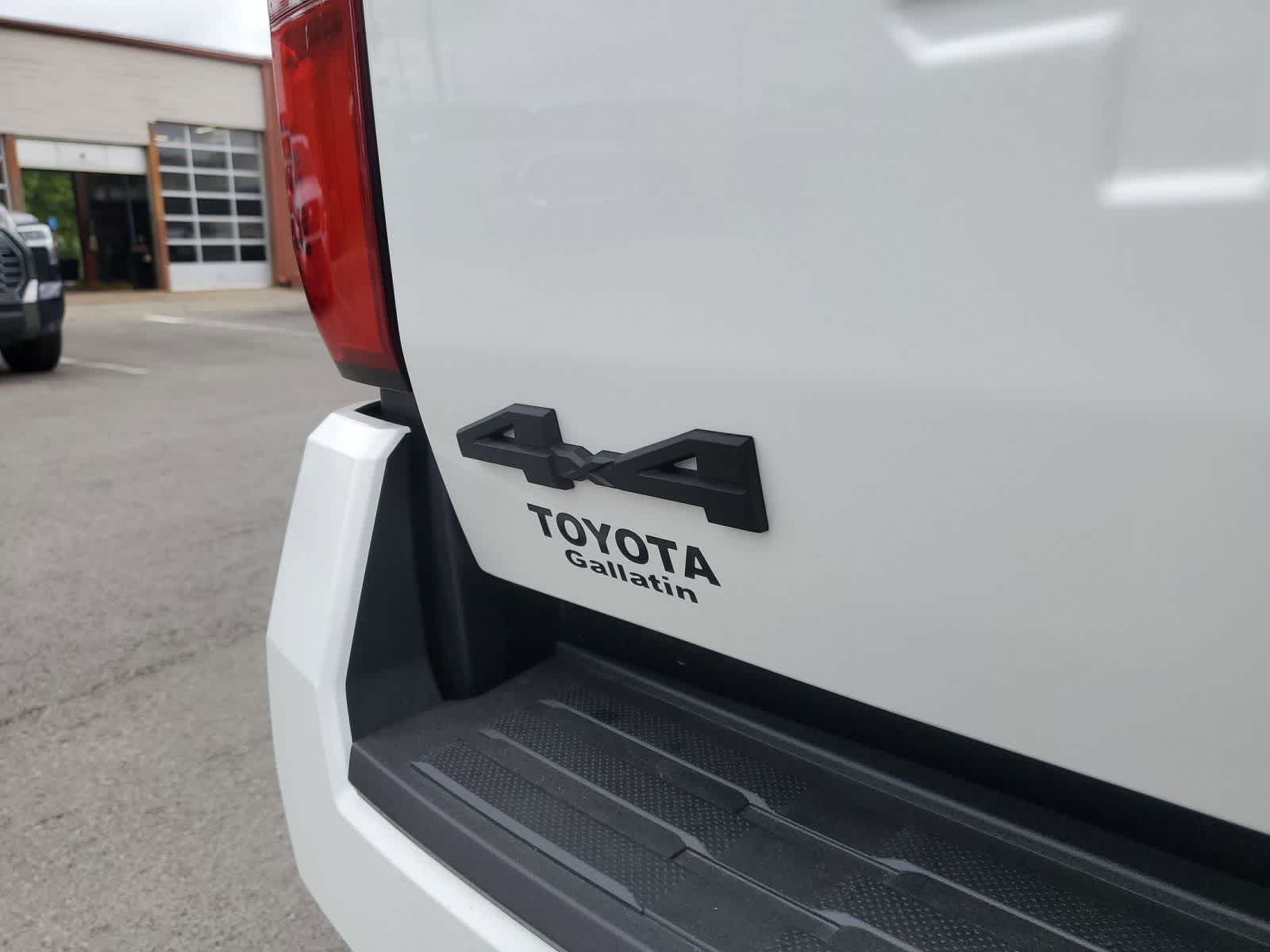 2025 Toyota Tacoma SR5 - Photo 8