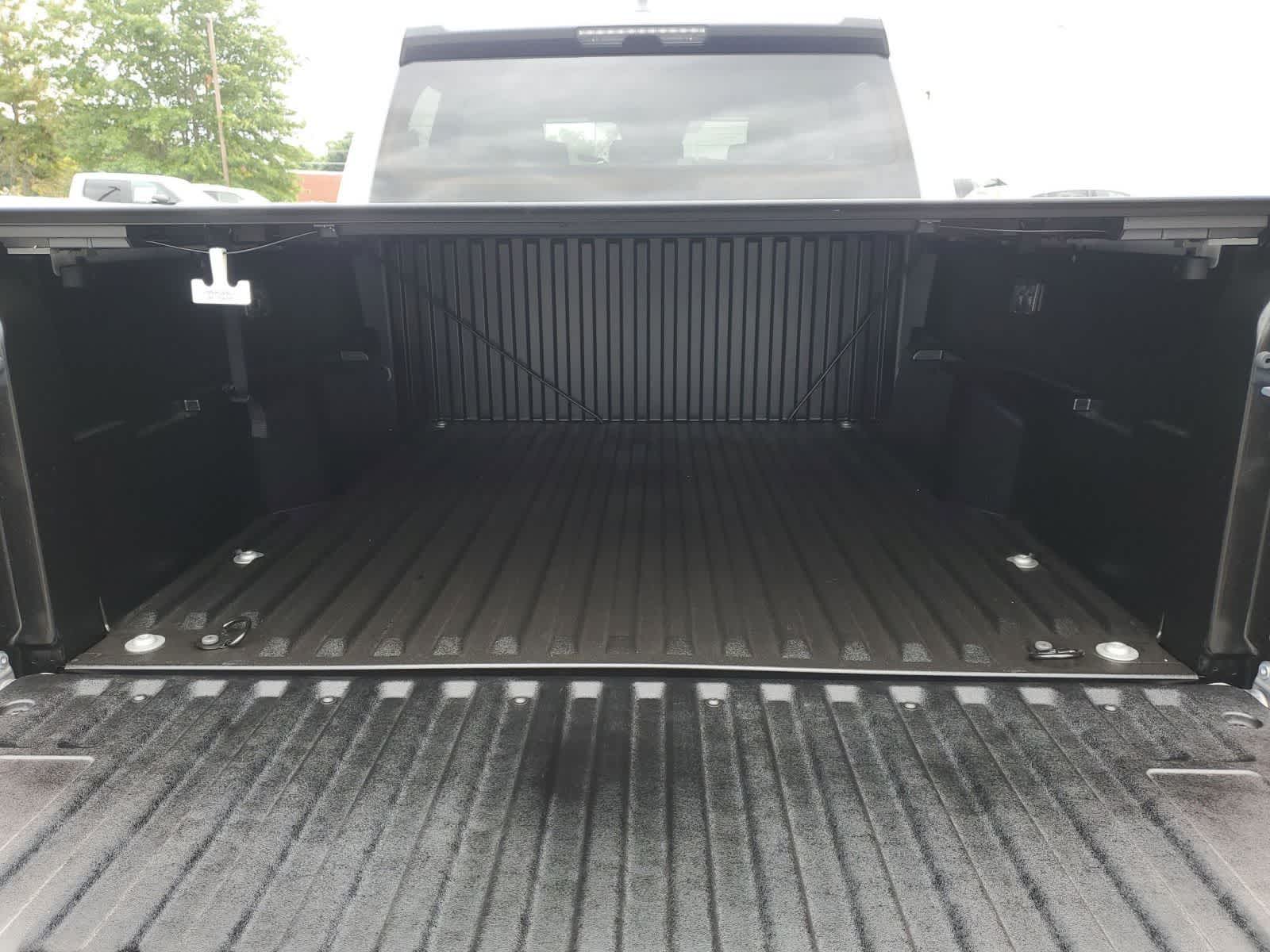 2025 Toyota Tacoma SR5 - Photo 9