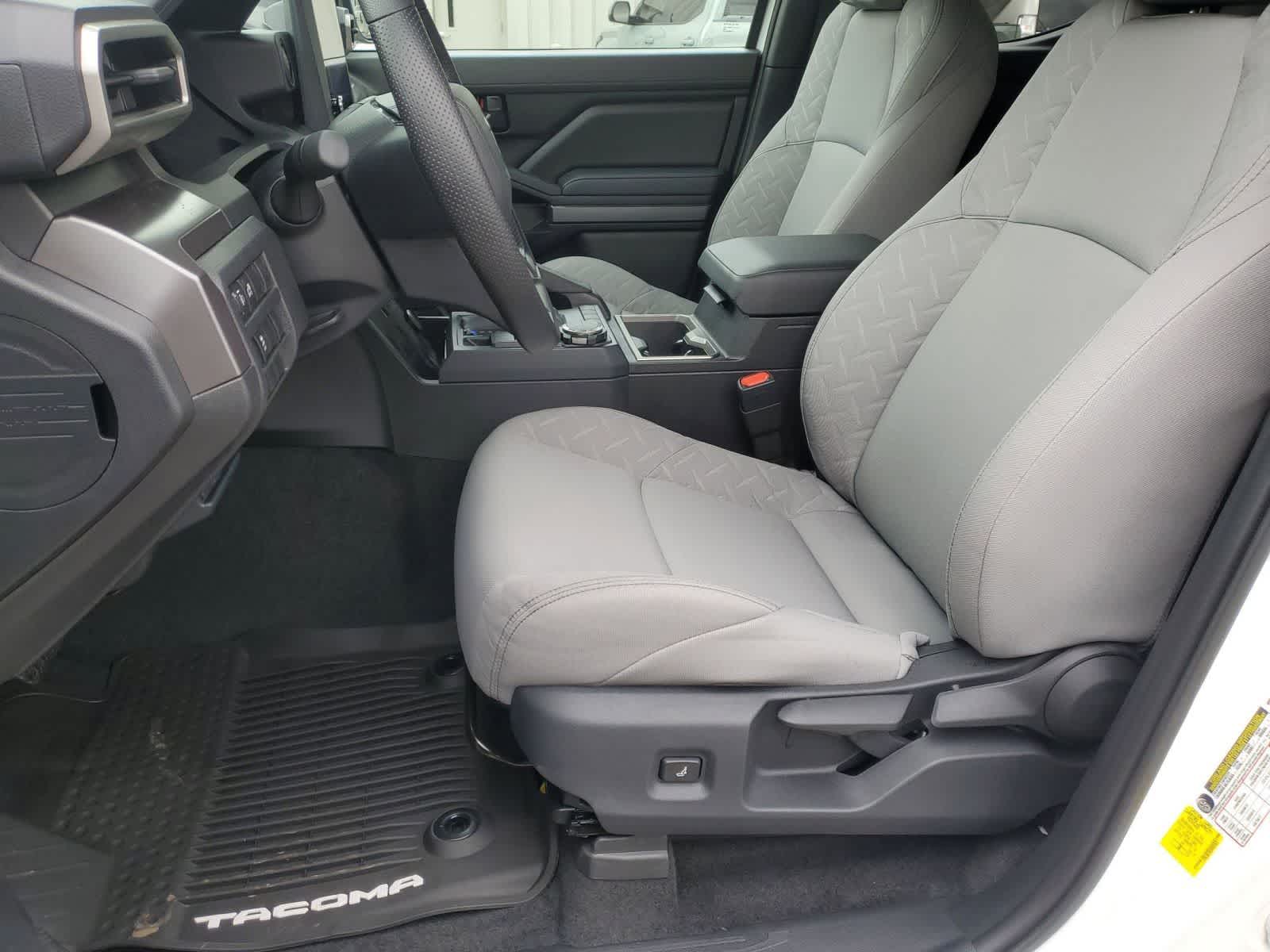 2025 Toyota Tacoma SR5 - Photo 17
