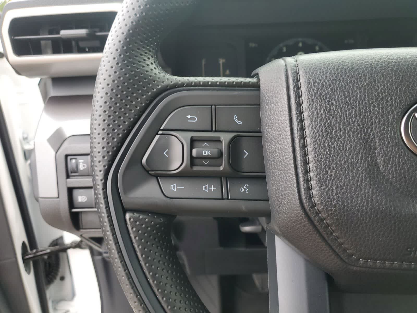 2025 Toyota Tacoma SR5 - Photo 22