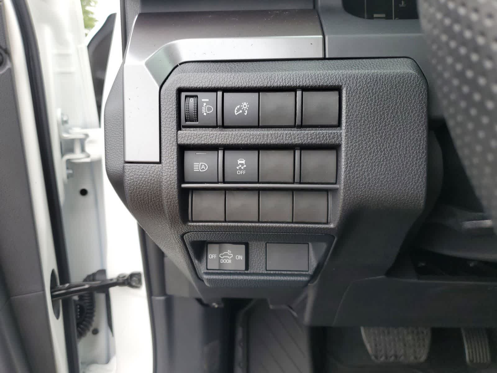 2025 Toyota Tacoma SR5 - Photo 20