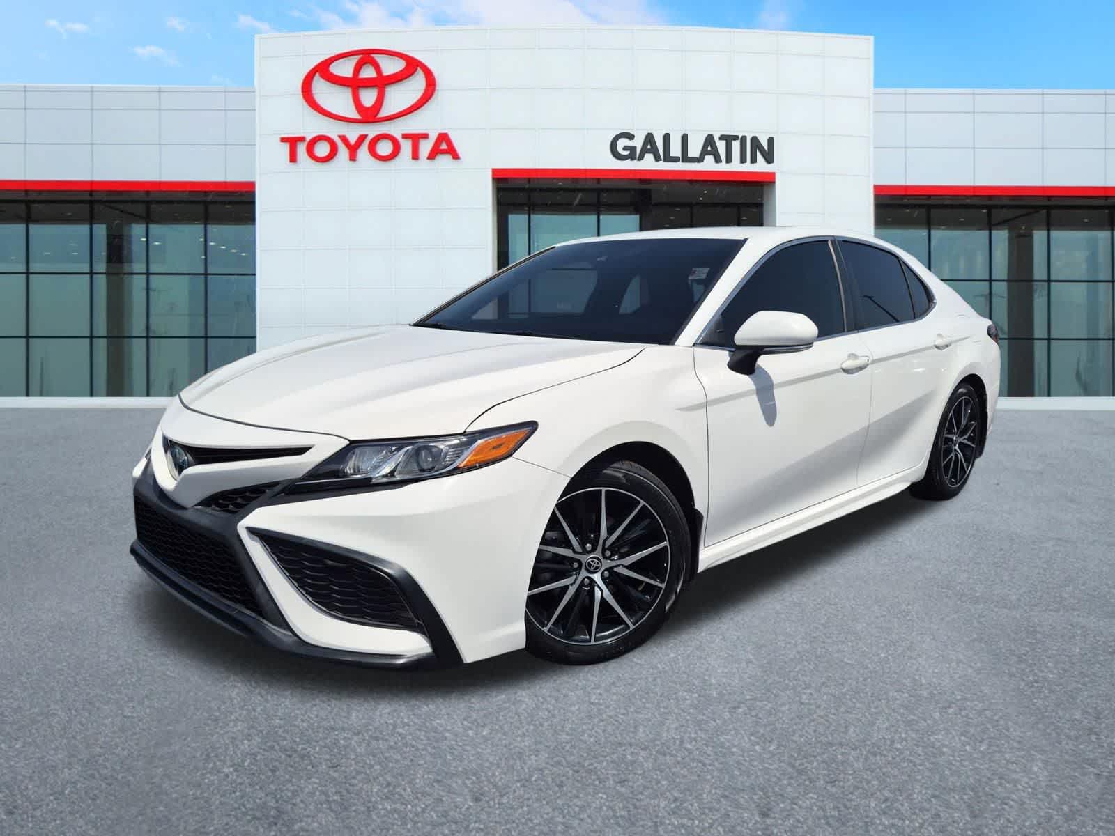 2022 Toyota Camry Hybrid SE