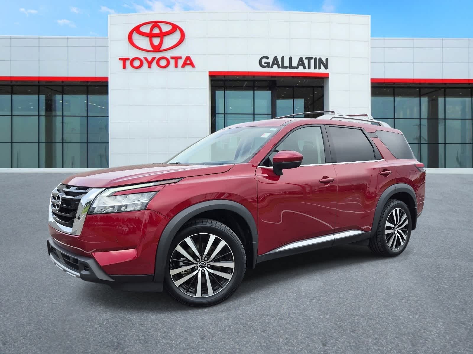 2024 Nissan Pathfinder Platinum 4WD's photo