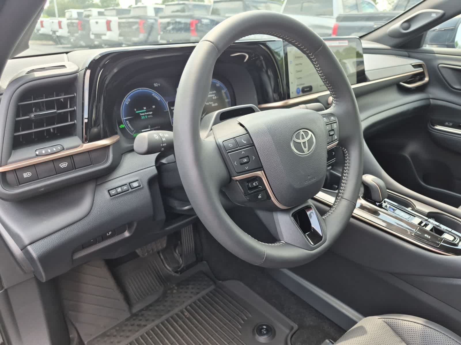 2026 Toyota Crown Limited - Photo 10