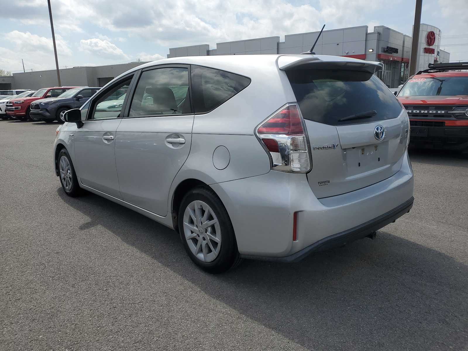 Used 2016 Toyota Prius v Five with VIN JTDZN3EU2GJ041157 for sale in Gallatin, TN