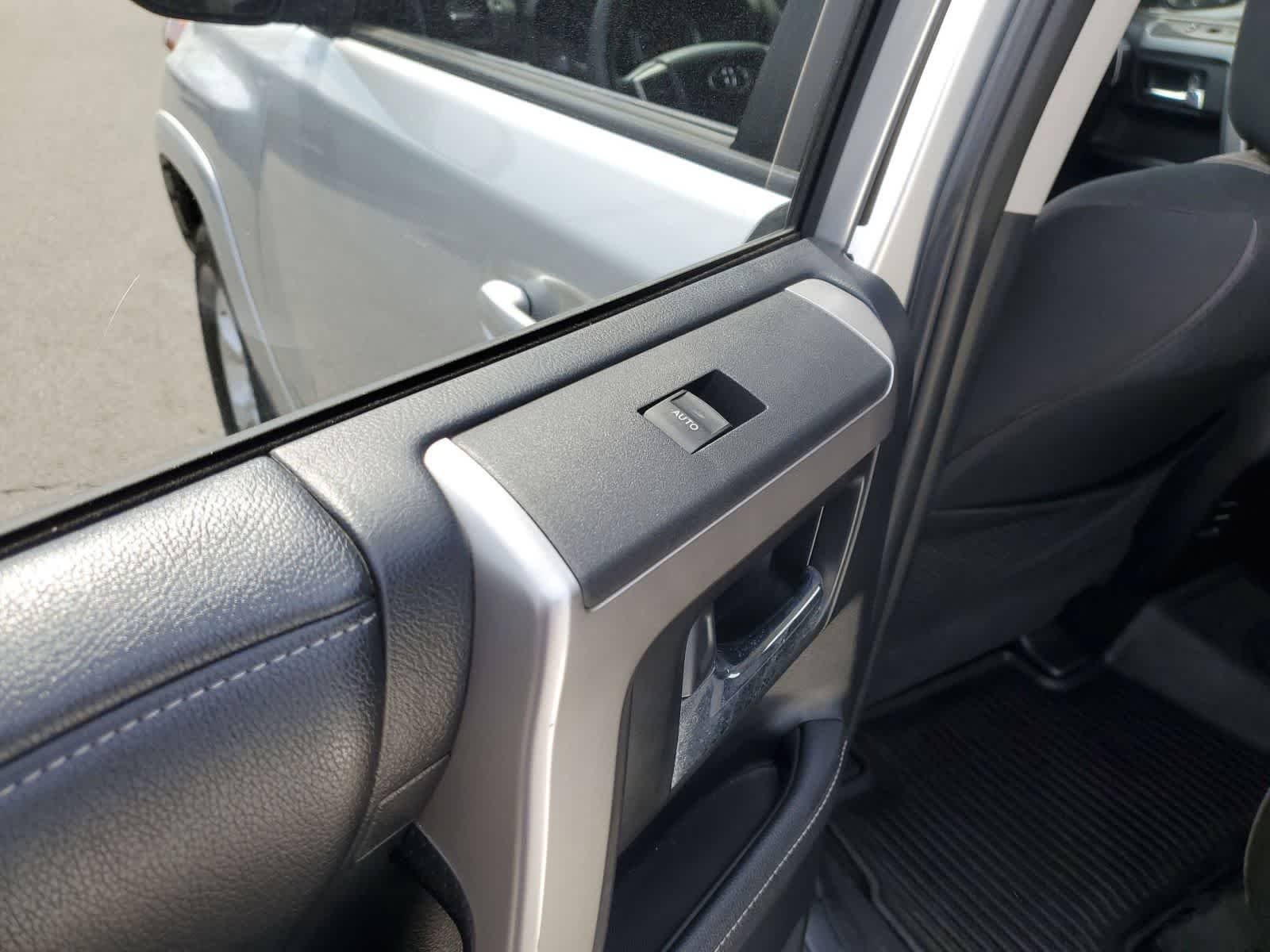 2019 Toyota 4Runner SR5 - Photo 11