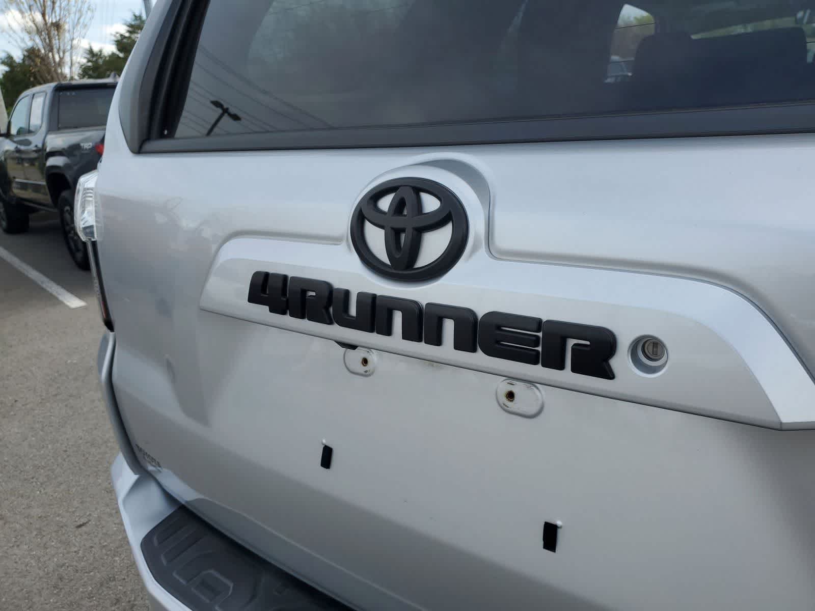 2019 Toyota 4Runner SR5 - Photo 8