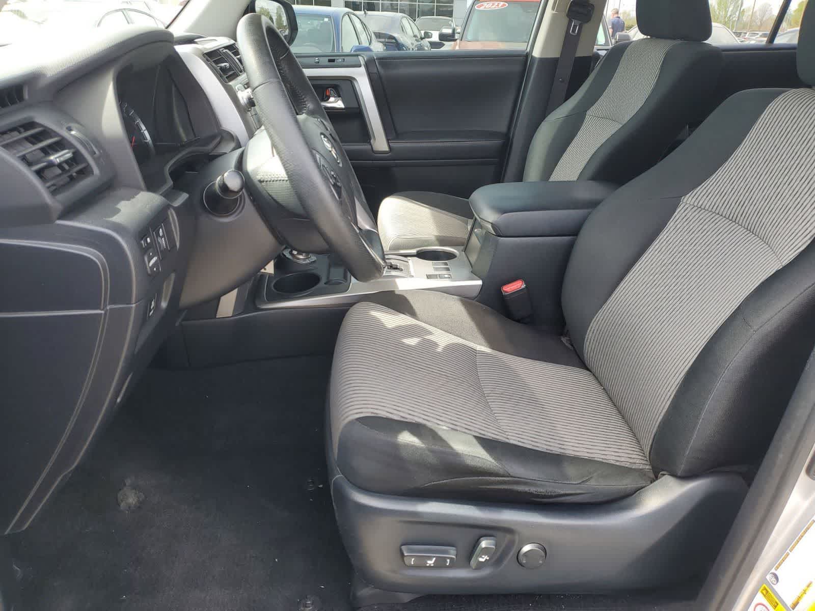 2019 Toyota 4Runner SR5 - Photo 18