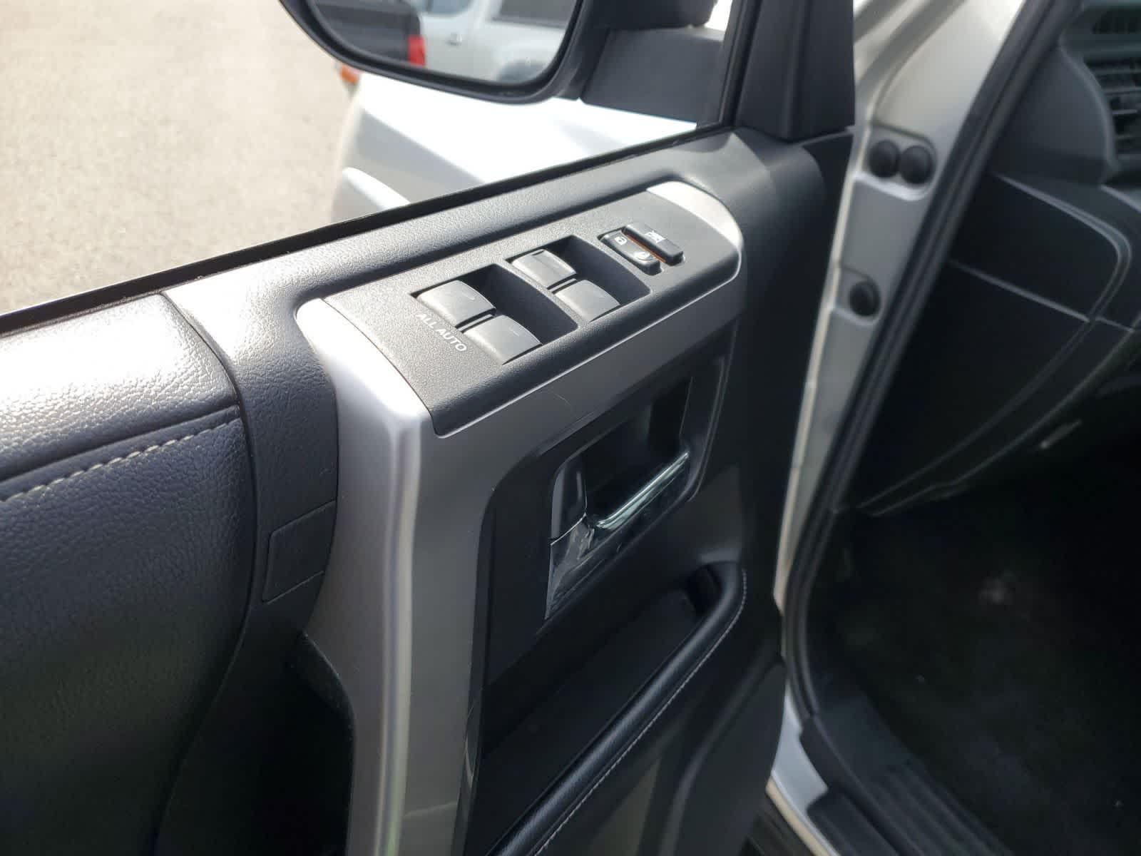 2019 Toyota 4Runner SR5 - Photo 16