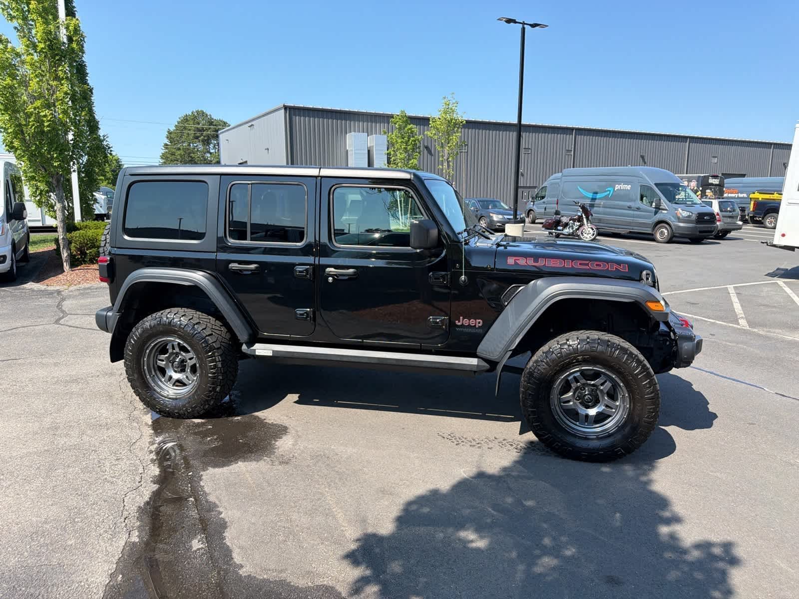 View vehicle photo 4